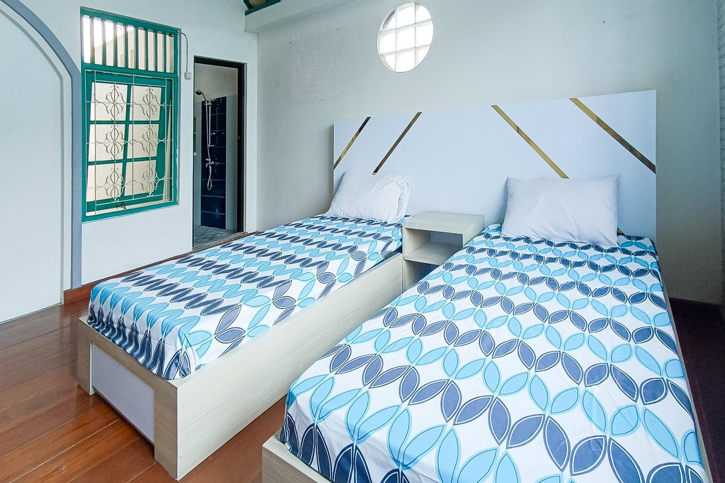 Budget Twin Room photo 2