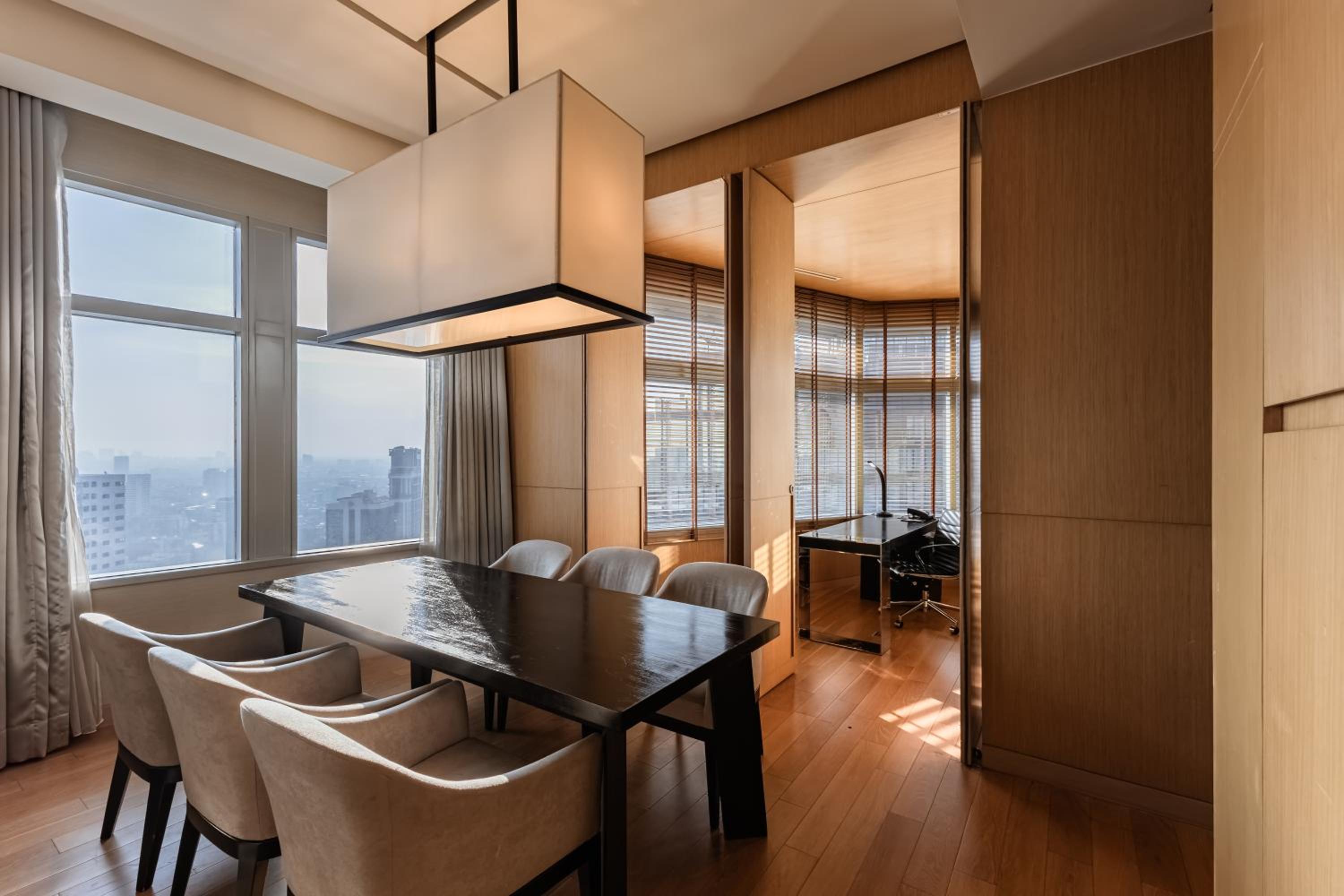 Two-Bedroom Presidential Suite - High Floor/Executive Lounge Access thumbnail 5