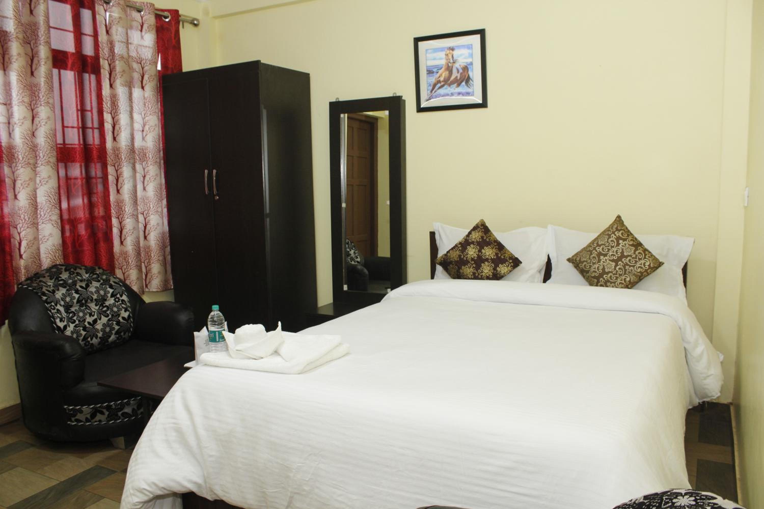 Queen Room photo 3