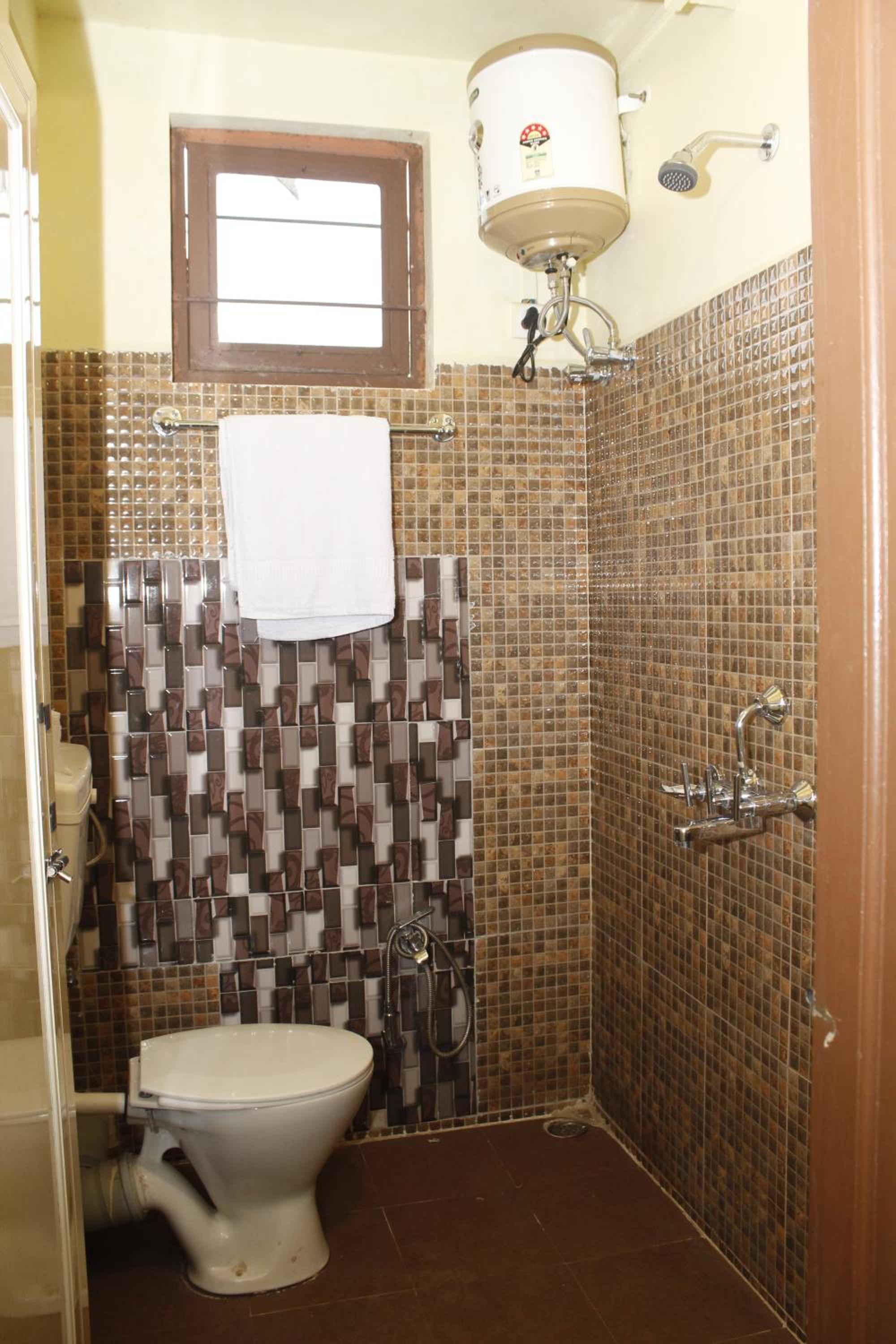 Queen Room photo 2
