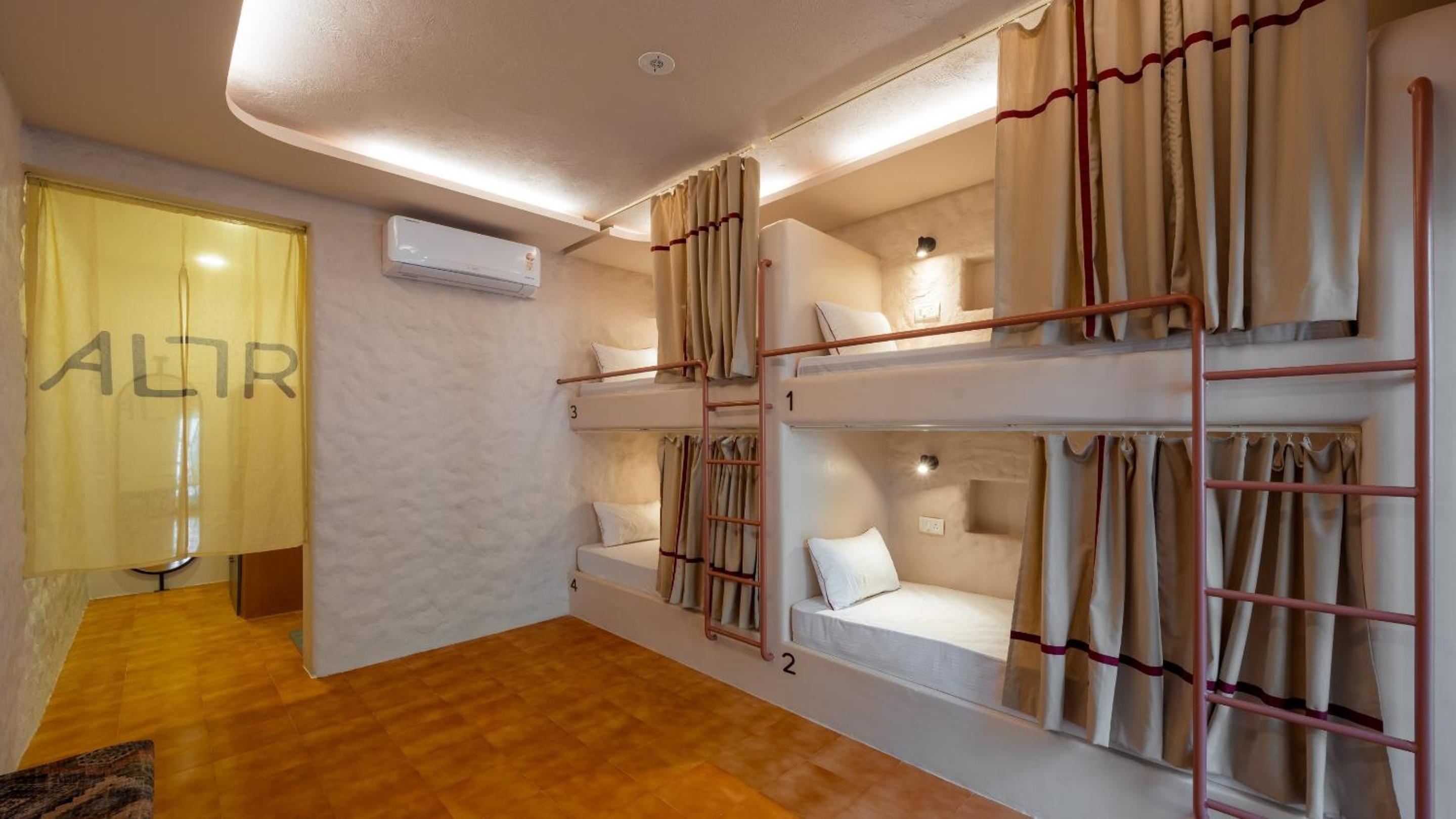 Bed in 6-Bed Mixed Dormitory Room photo 1