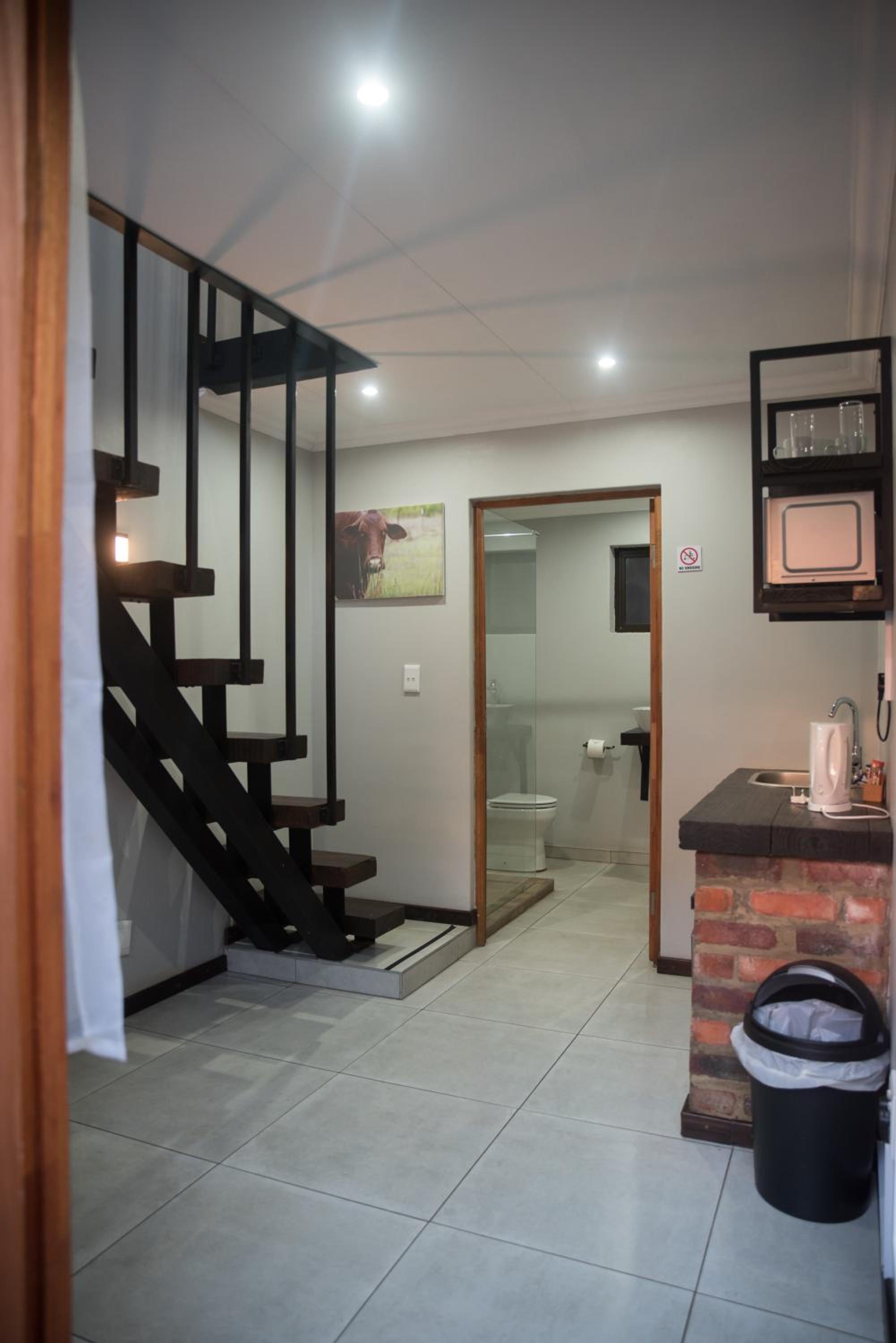 Deluxe Double Room with Bath - Photo 3