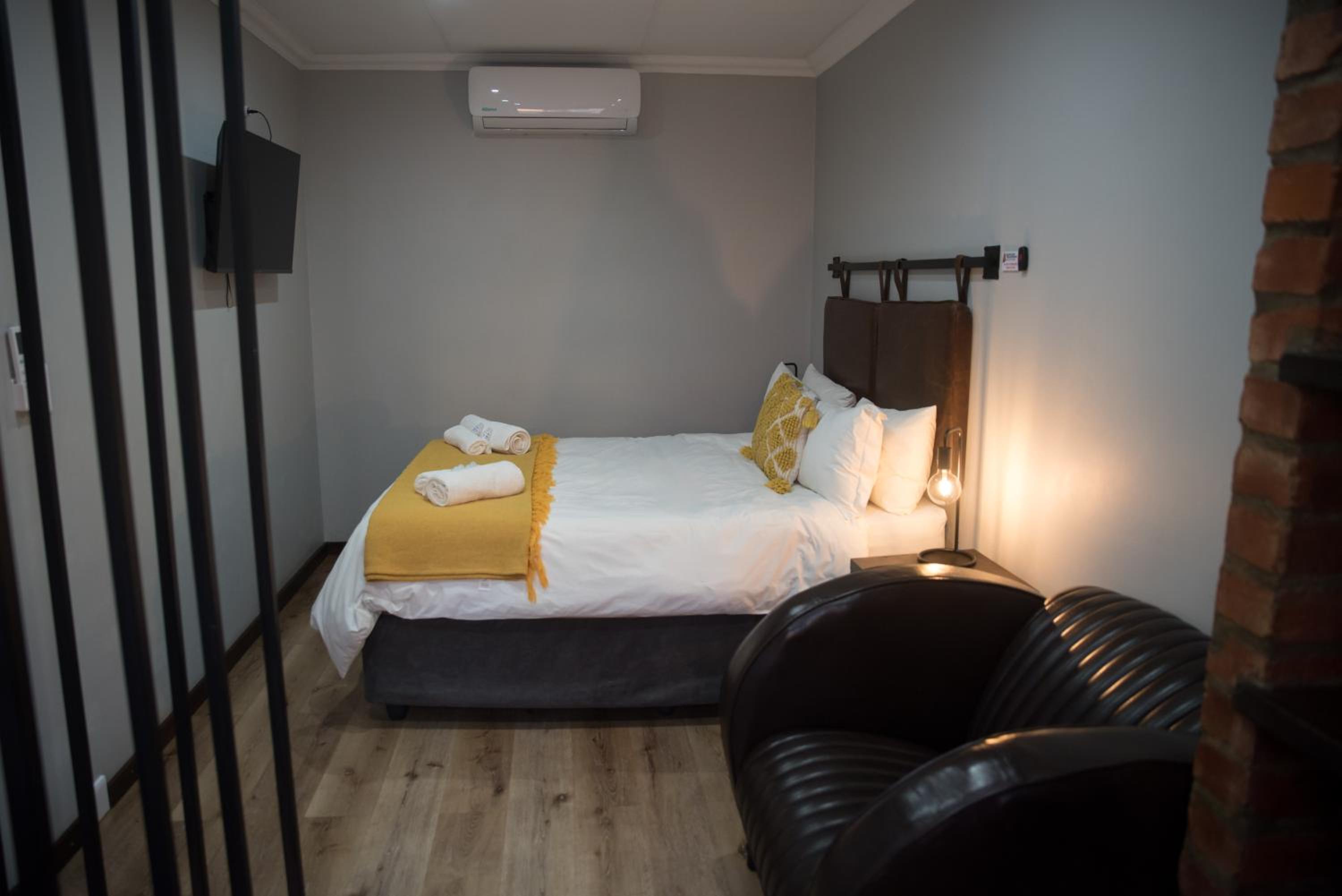 Deluxe Double Room with Bath - Photo 1
