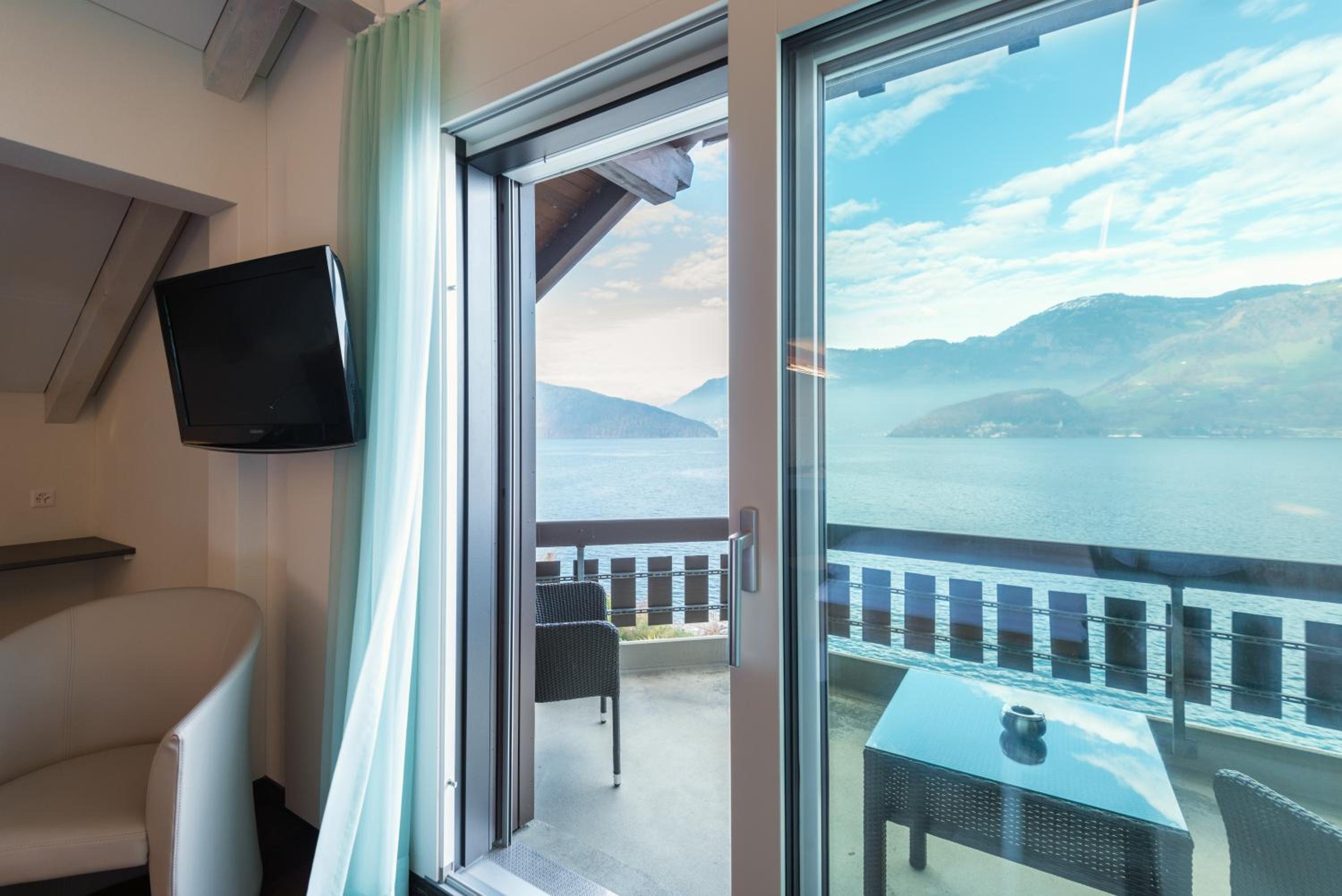 Junior Suite with Lake View photo 3