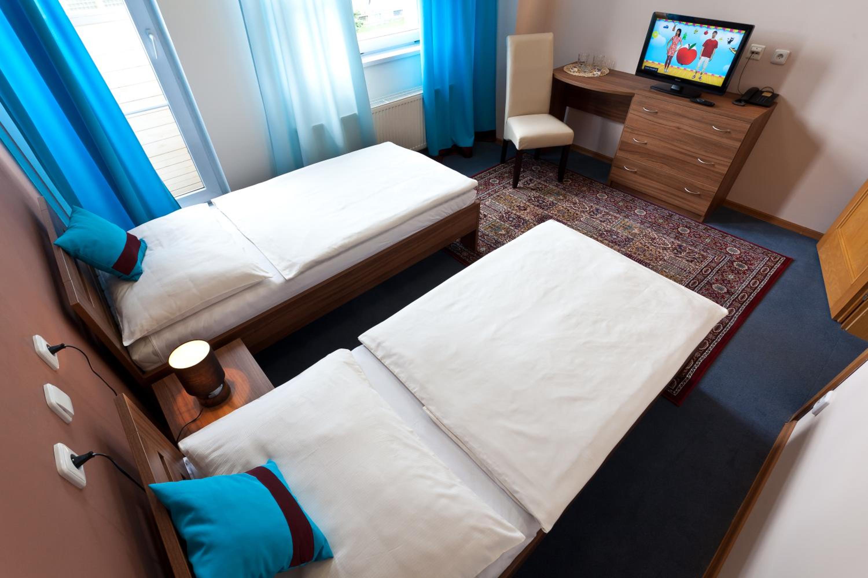 Standard Plus Twin Room photo 3