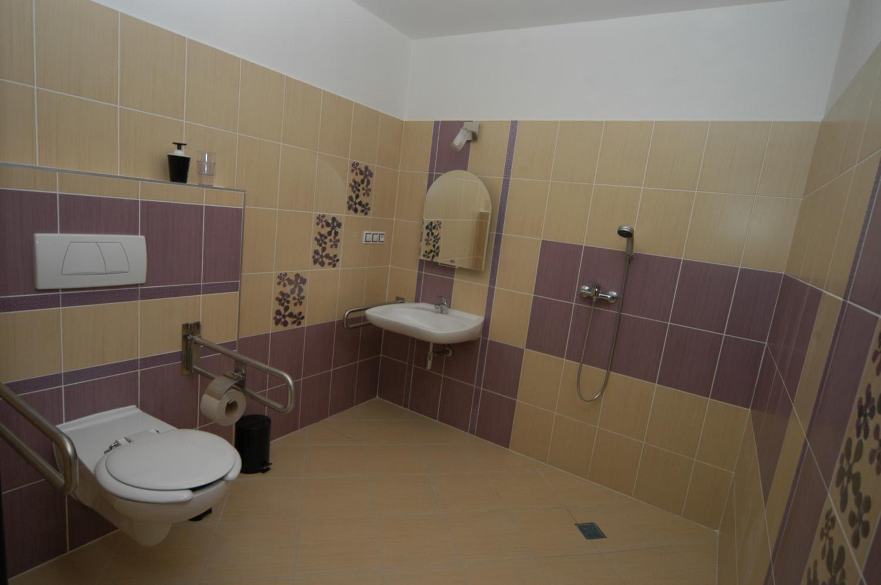 Twin Room - Disability Access photo 1