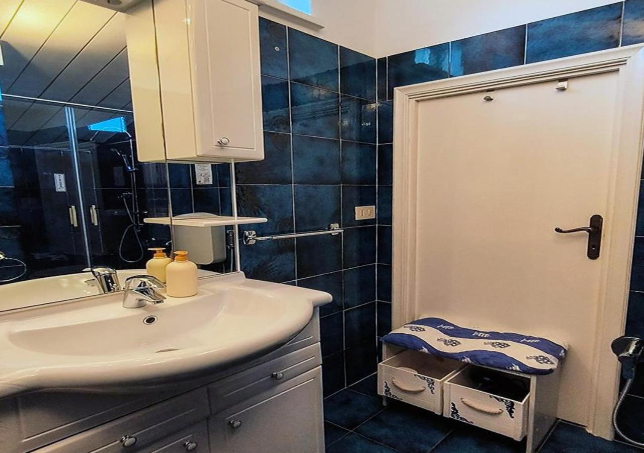 Double or Twin Room with Sea View photo 2