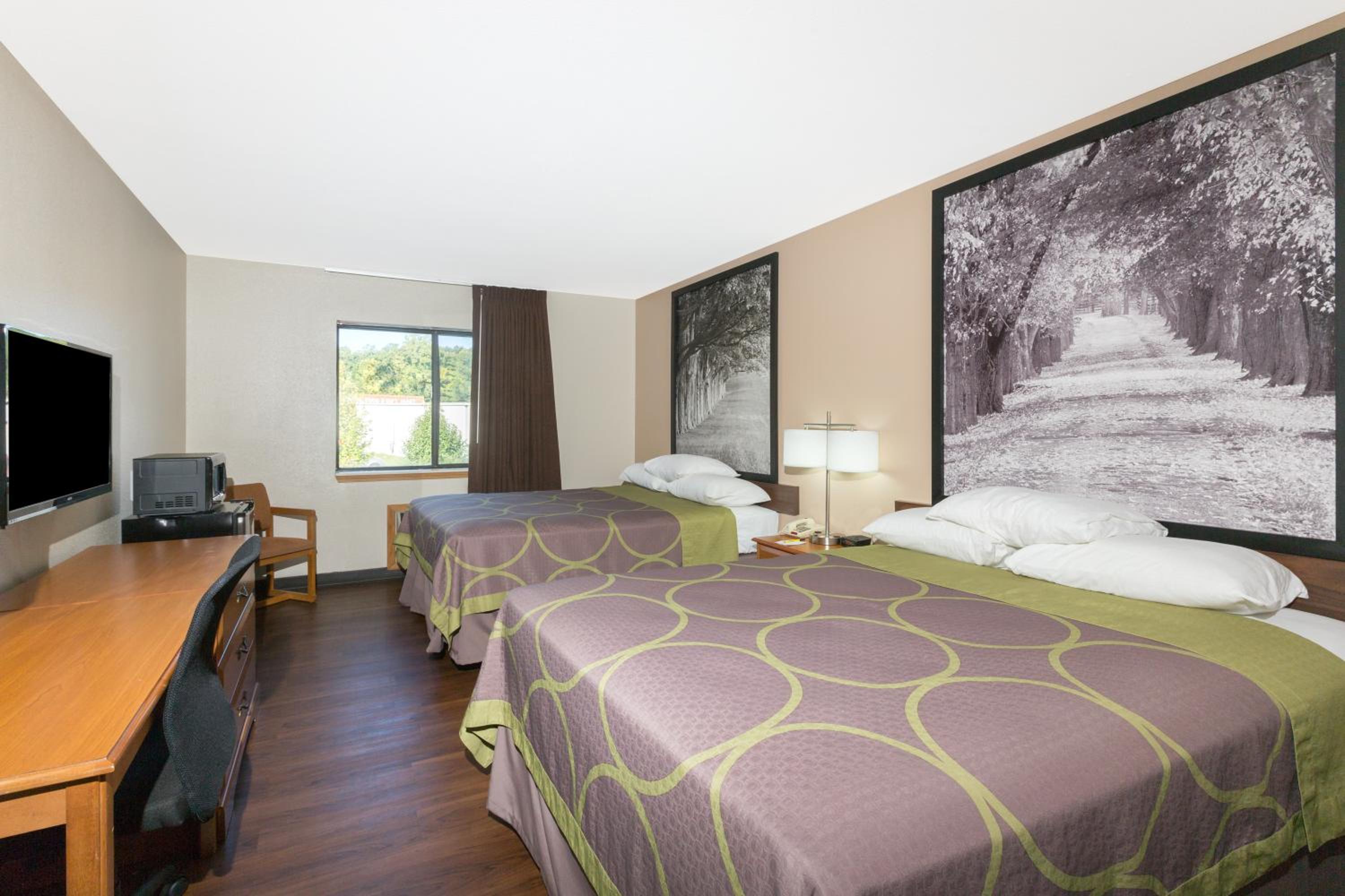 Queen Room with Two Queen Beds - Non-Smoking - Photo 1