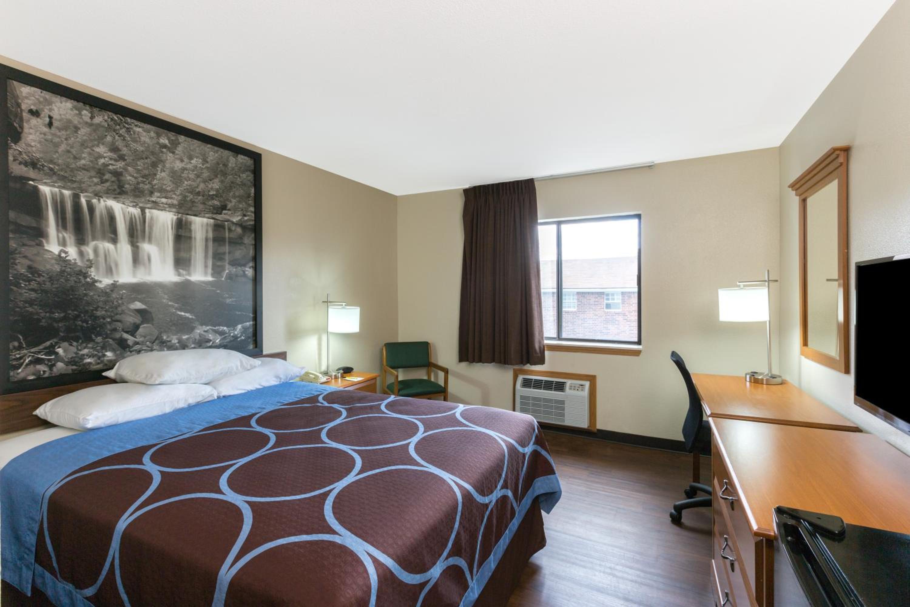Queen Room - Mobility Access/Non-Smoking - Photo 1