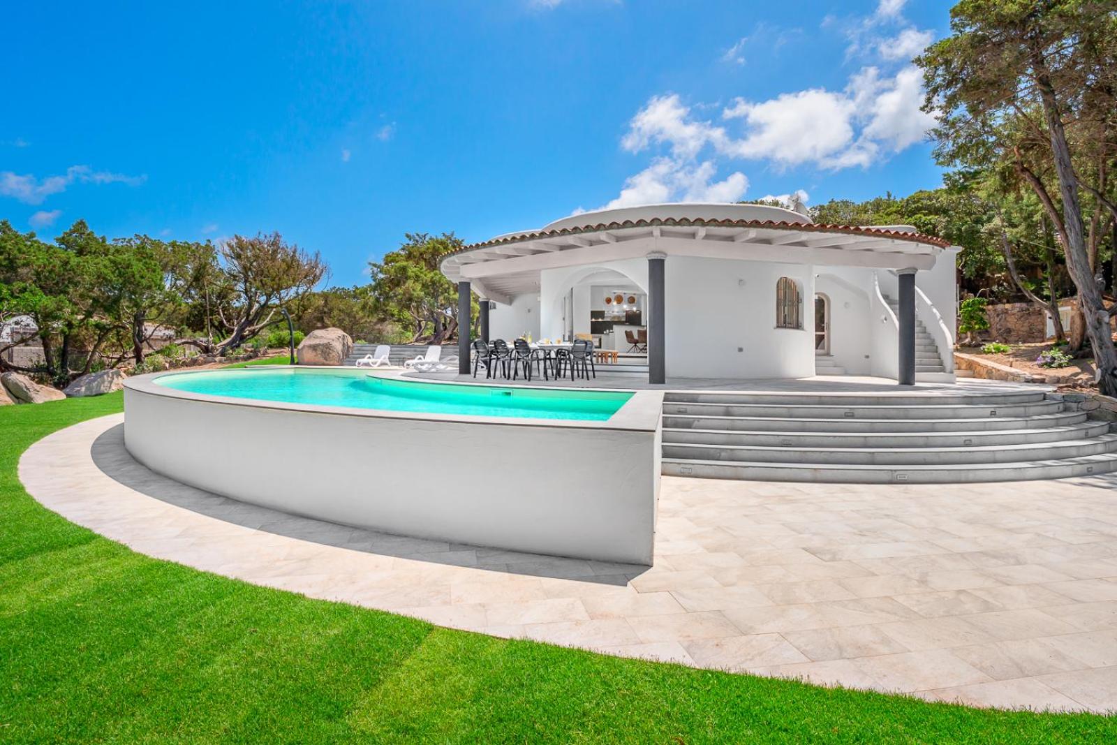 Villa photo 2