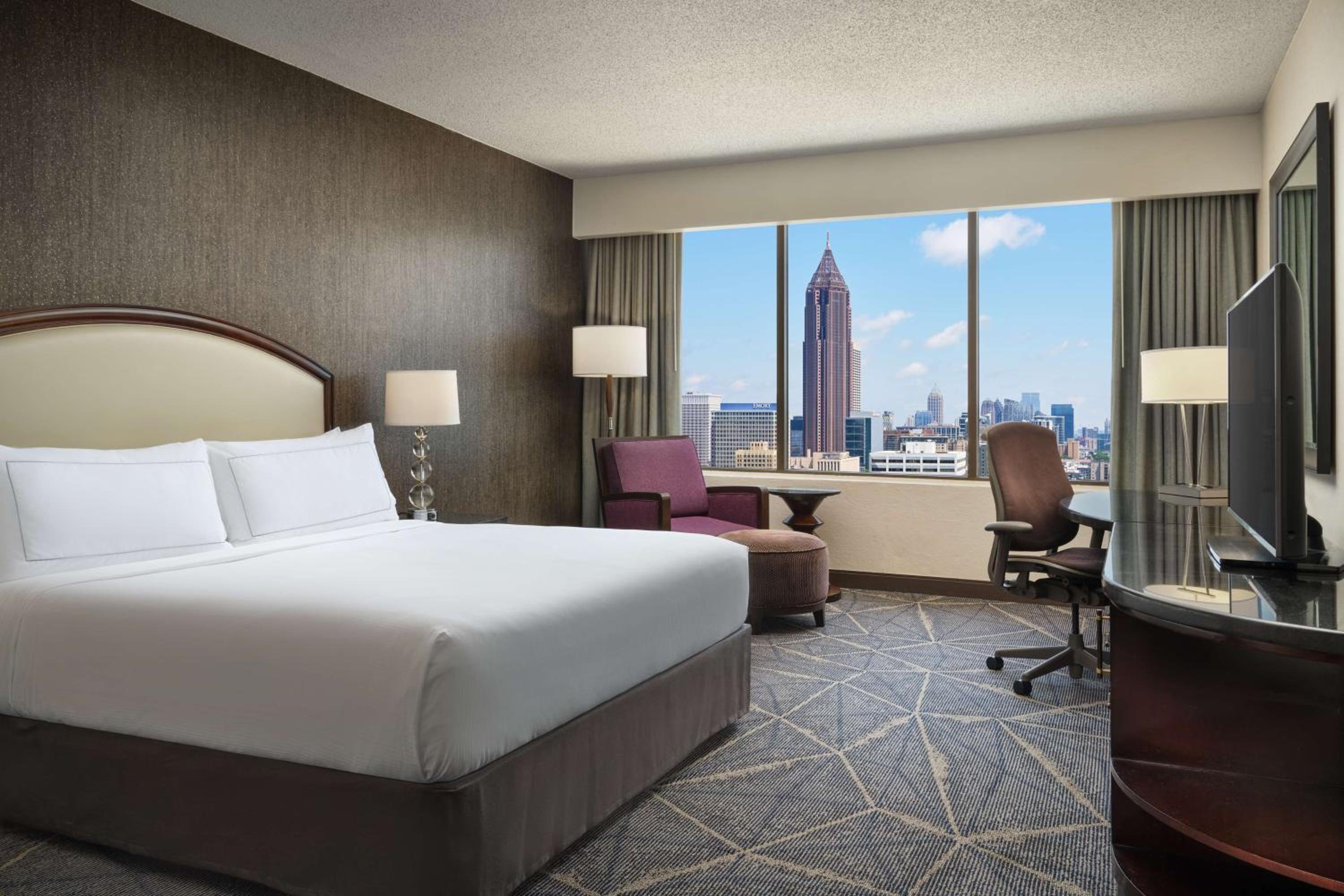 Premium King Room with Skyline View - High Floor - Photo 1