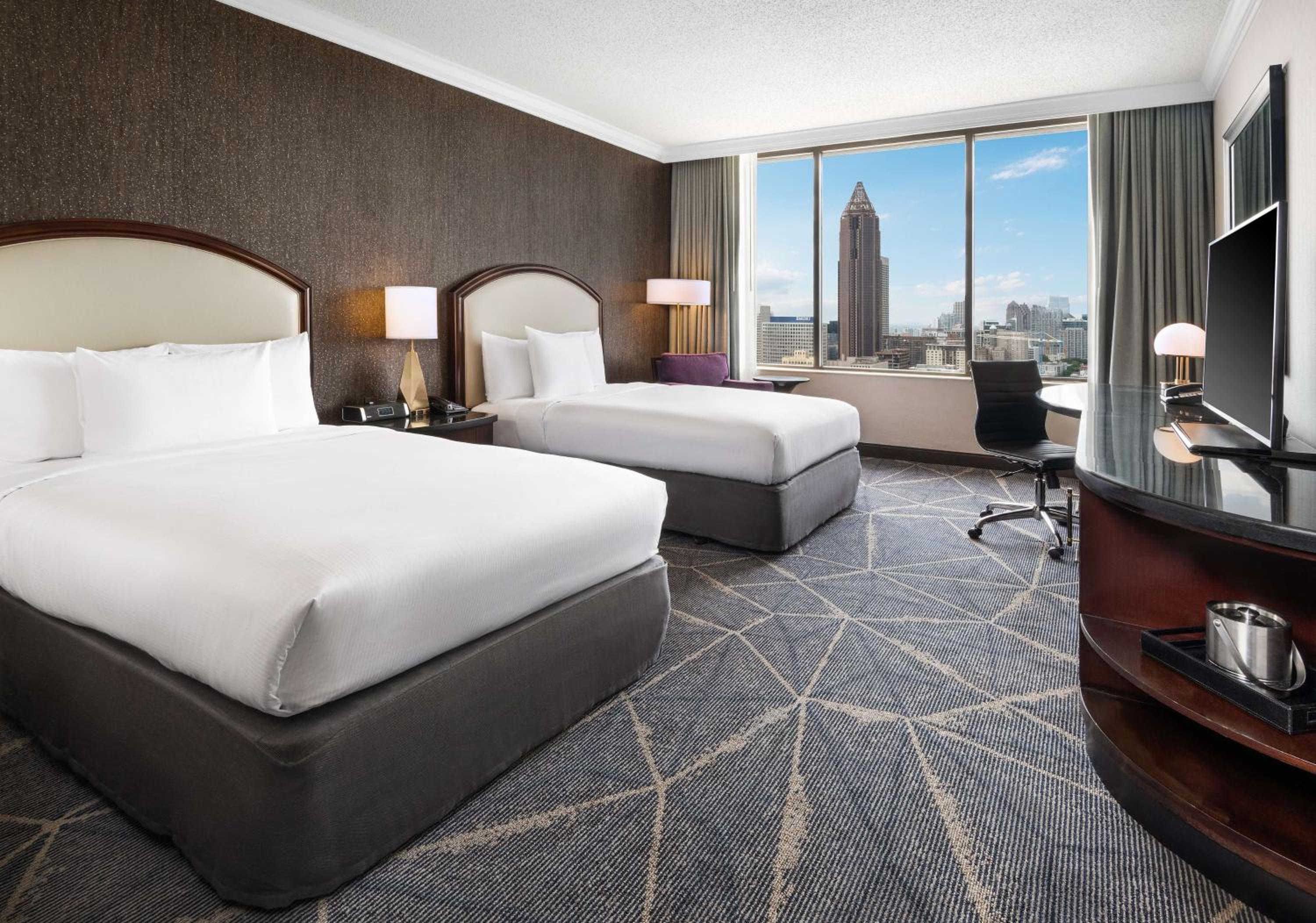 Double Room with Two Double Beds and Skyline View - Photo 1