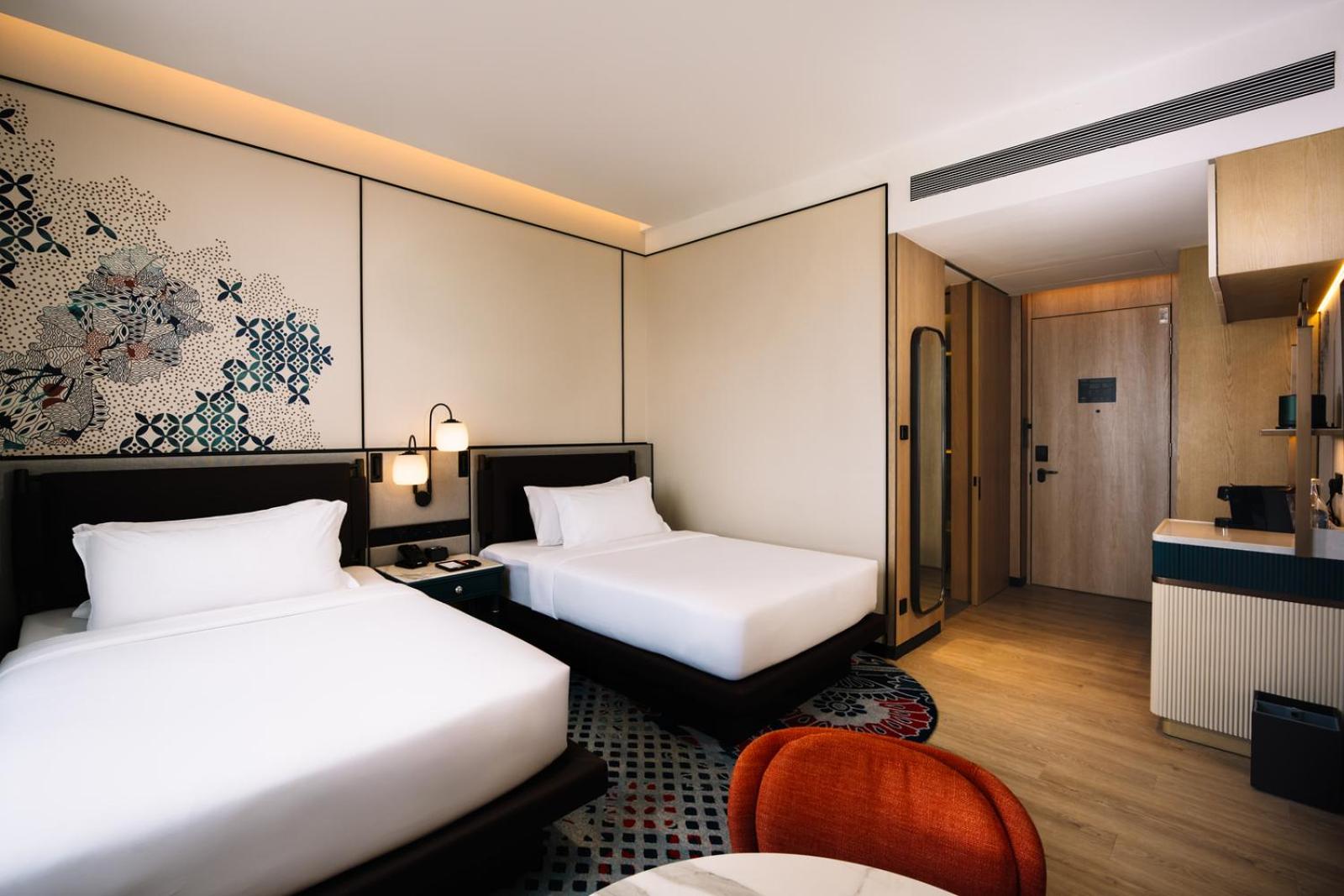 Deluxe Double Room with Two Double Beds and Skyline View - Photo 2