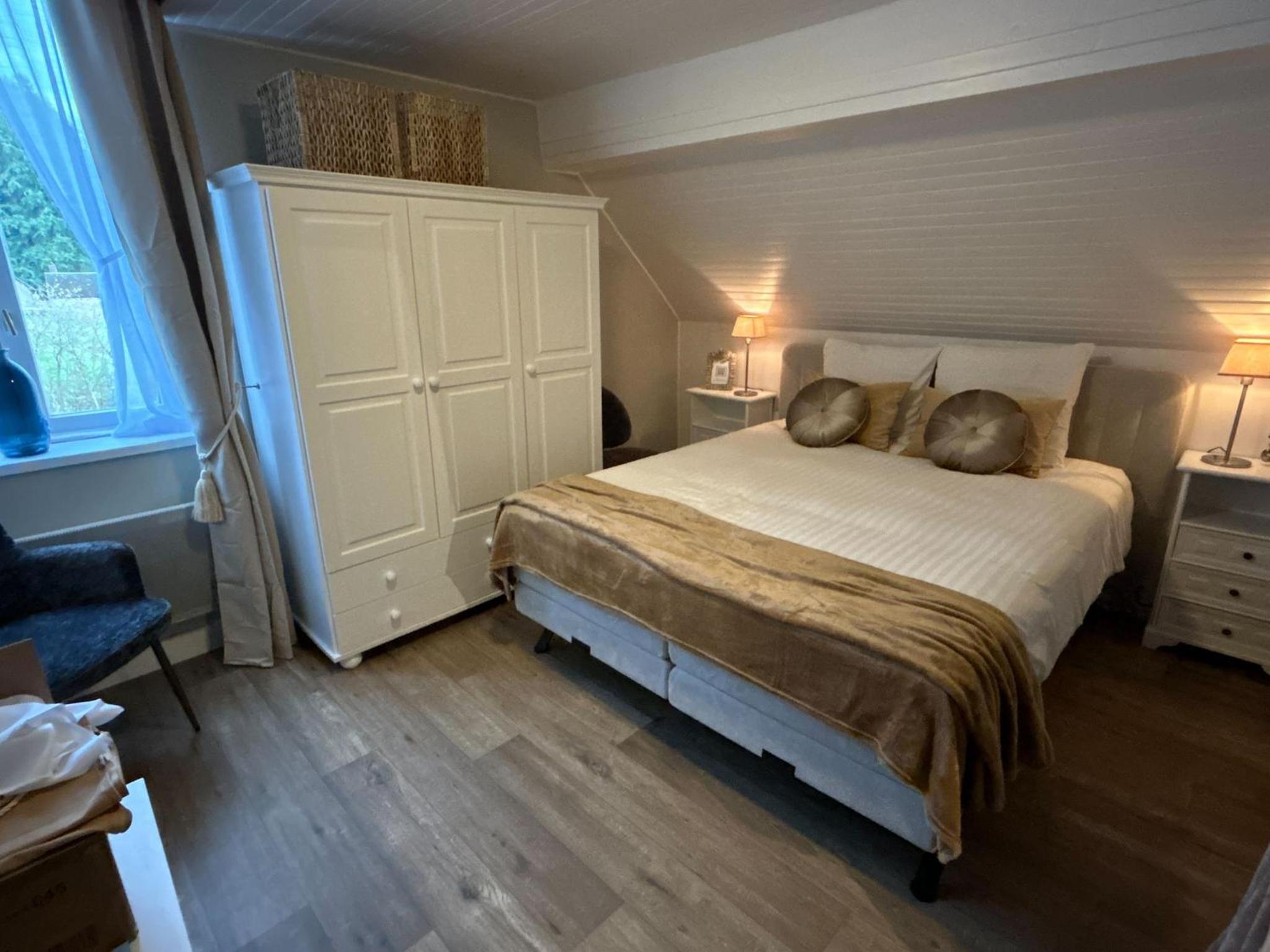 Suite - Photo 1