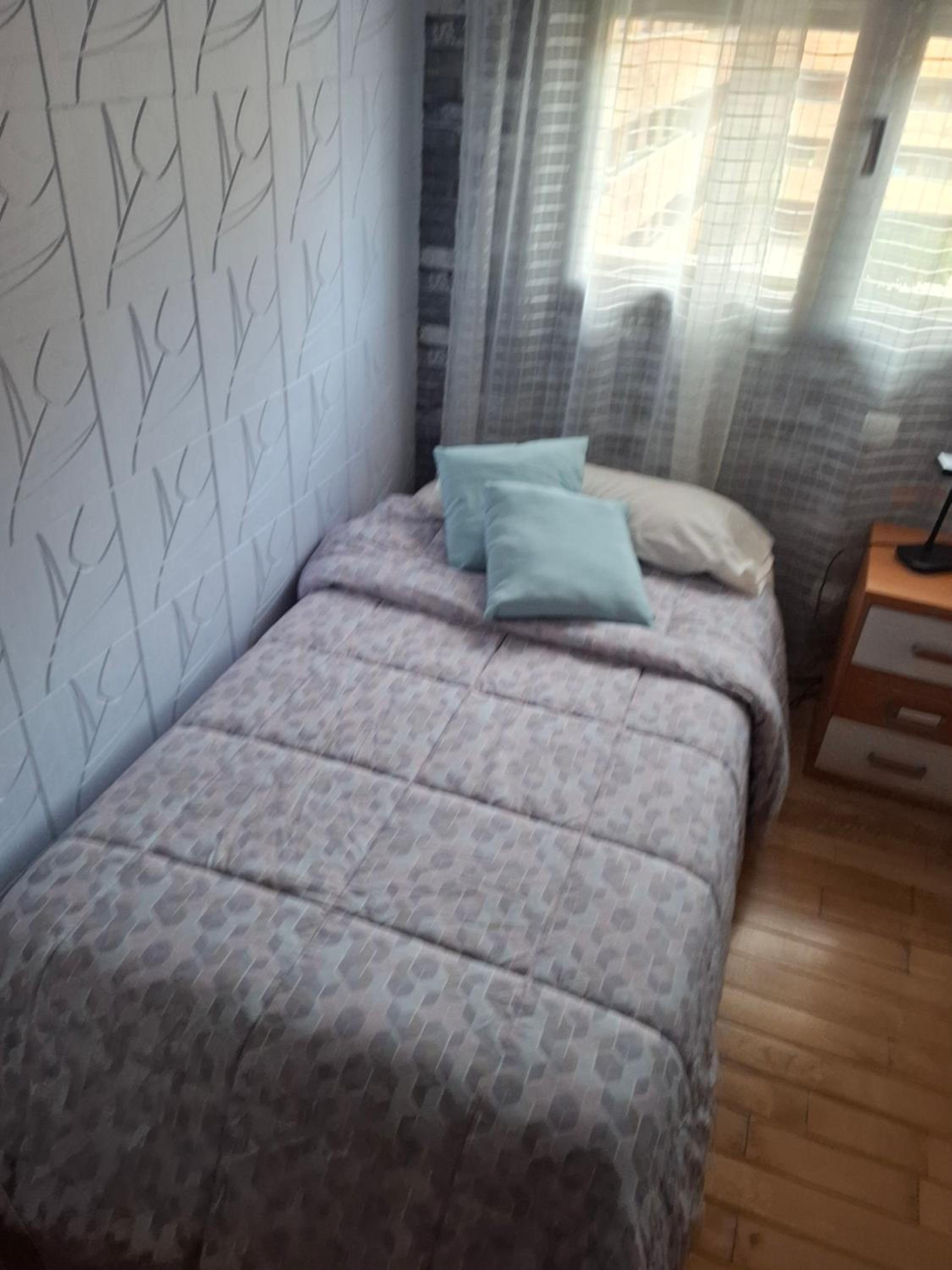 Single Room with Shared Bathroom