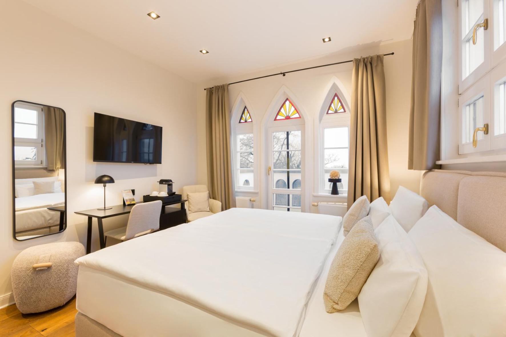 Deluxe Double Room Sea View with Balcony - Separate Building