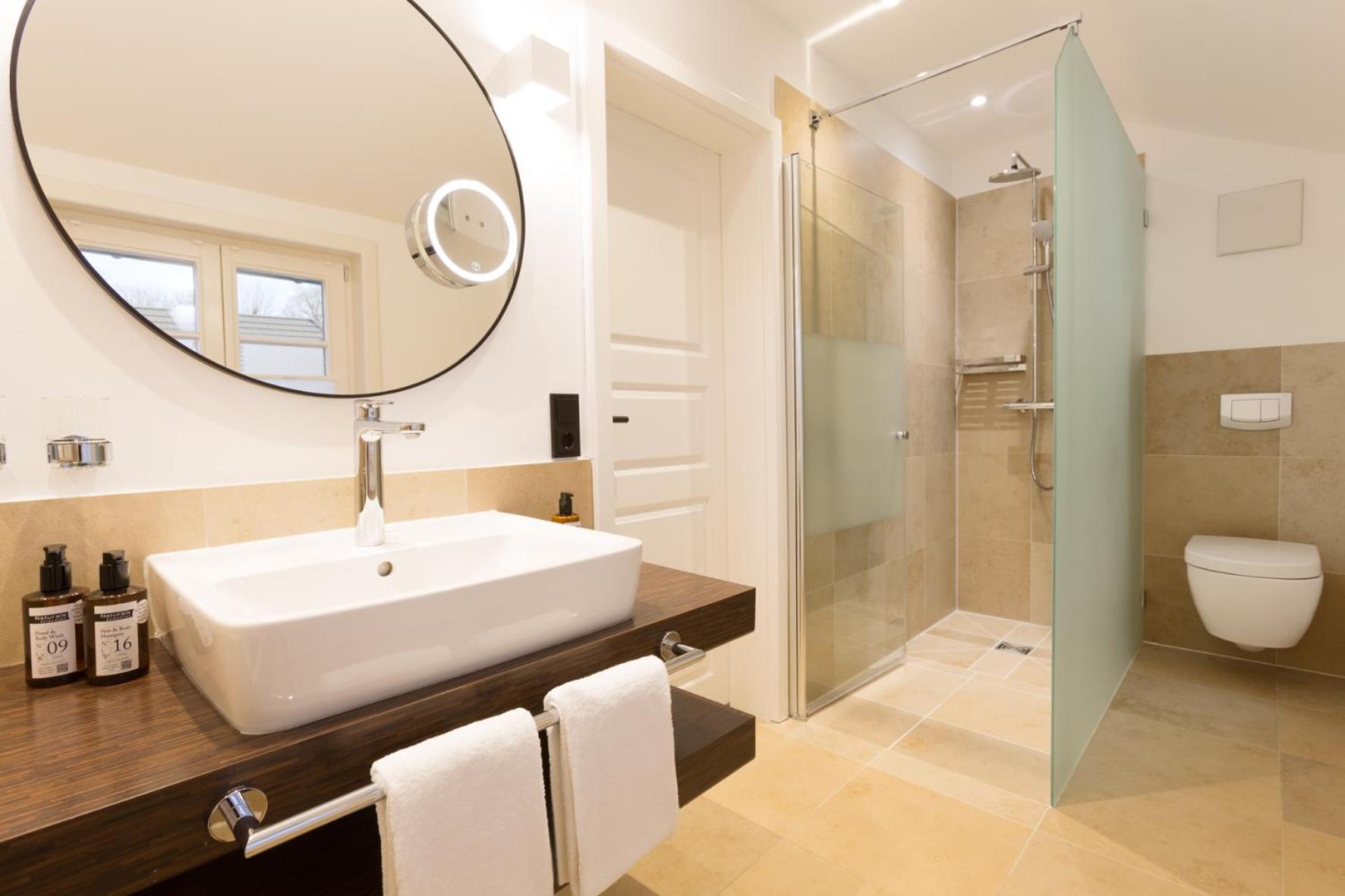 Deluxe Suite Sea View with Balcony - Separate Building