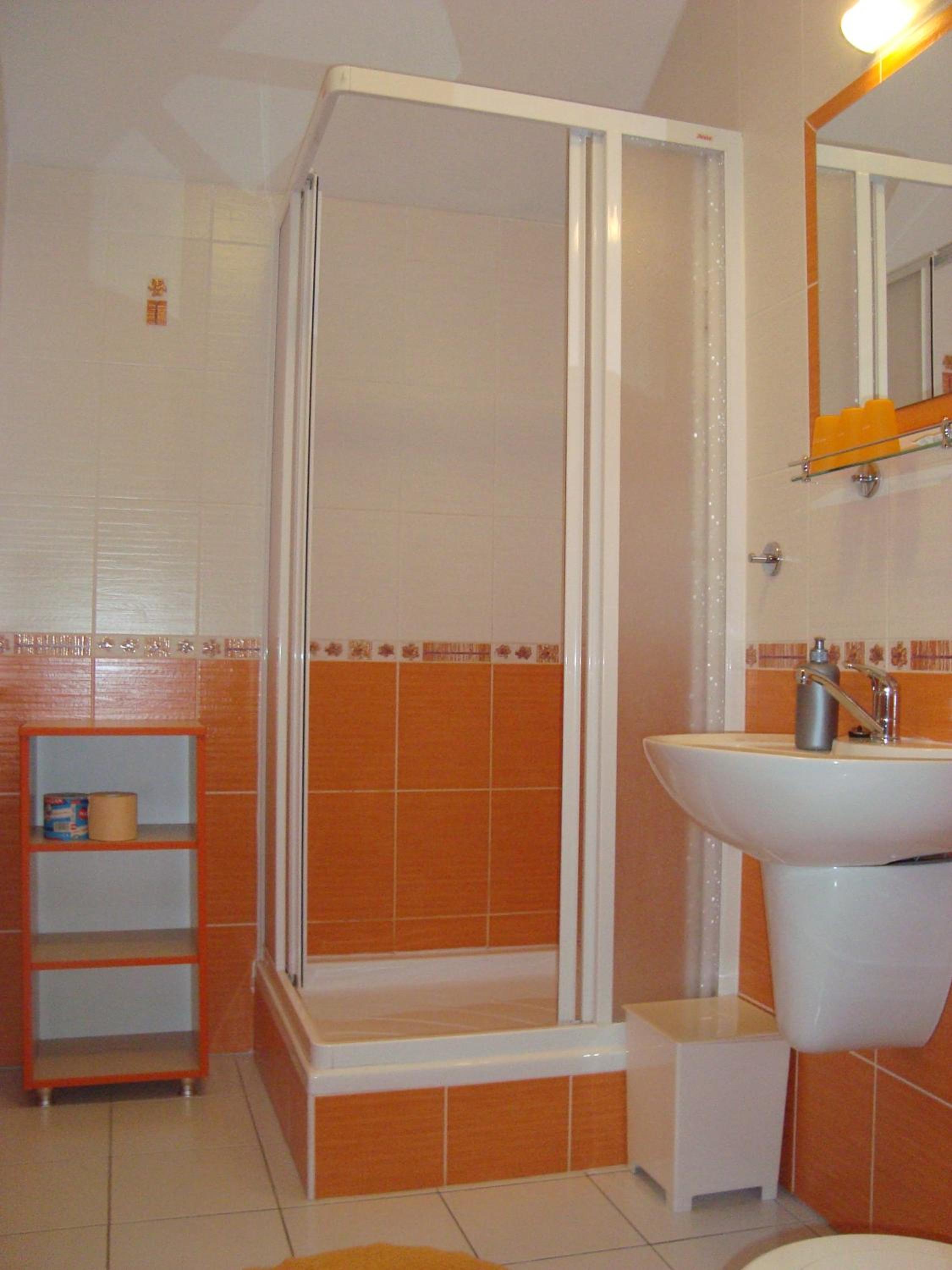 Twin Room - Photo 5