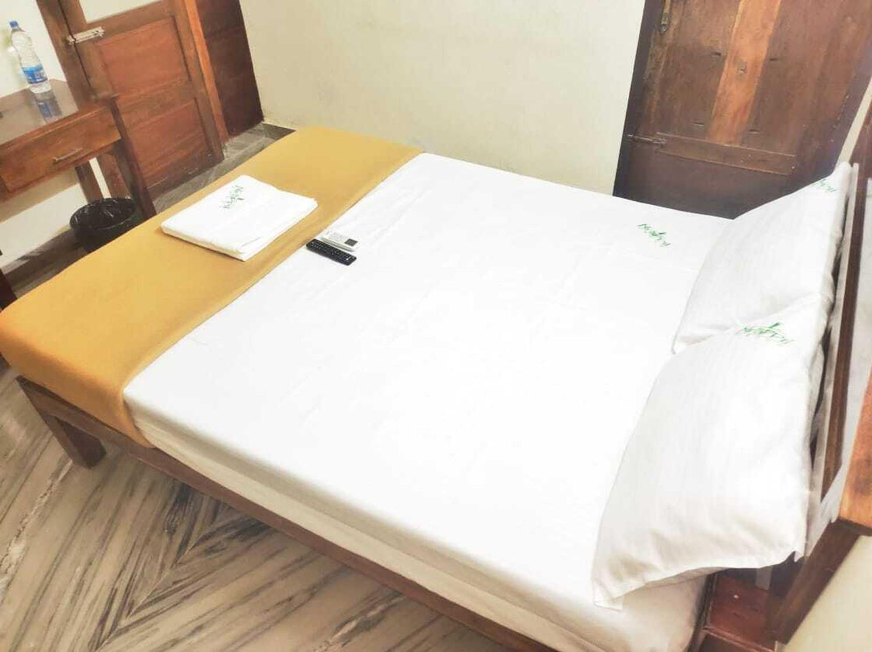 Single Room with Shared Shower and Toilet