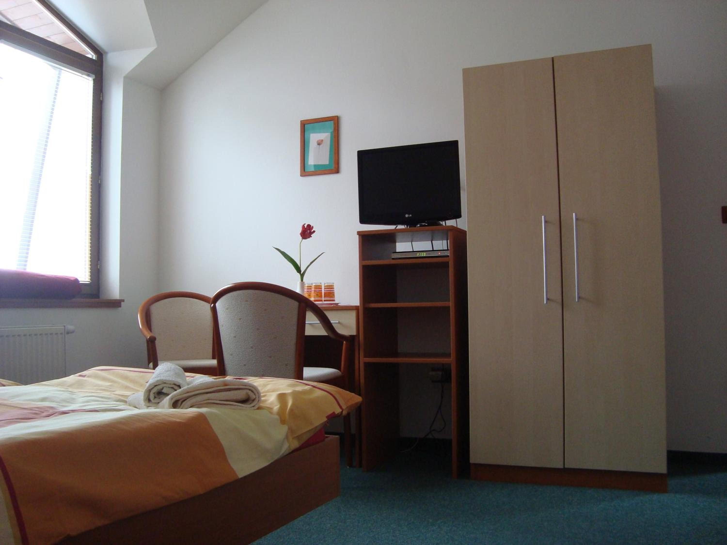 Twin Room - Photo 6