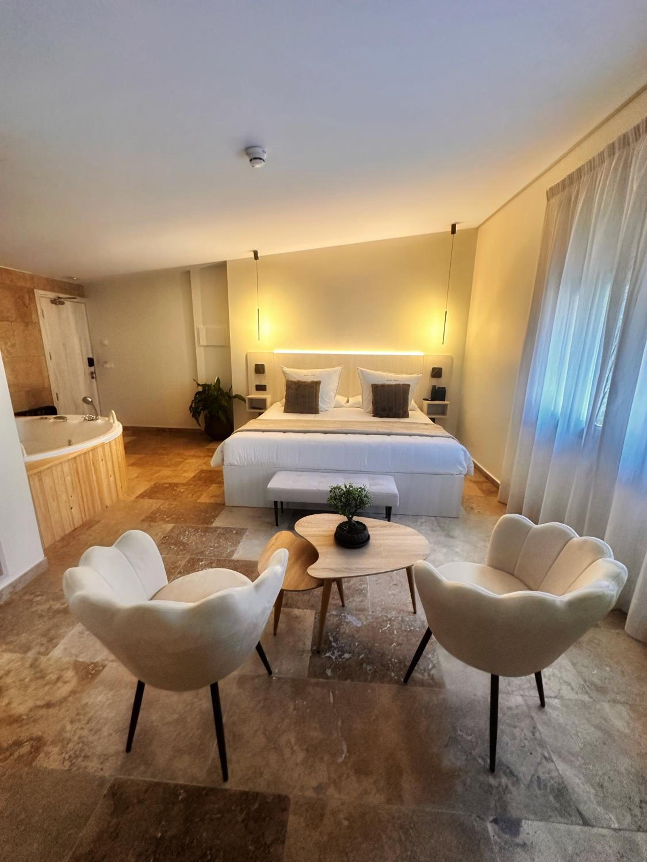 Junior Suite Triple (3 adults) with Jacuzzi Breakfast included