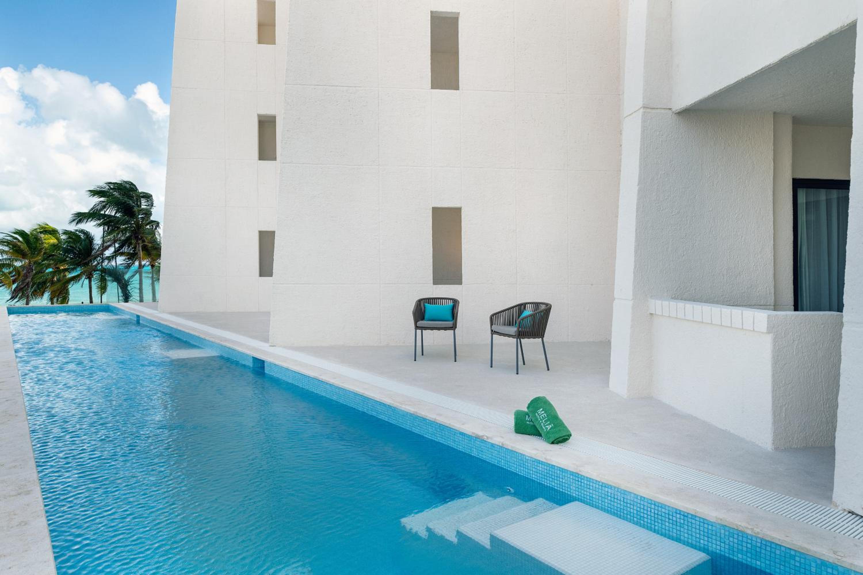 The Level Swim Up Room With Balcony