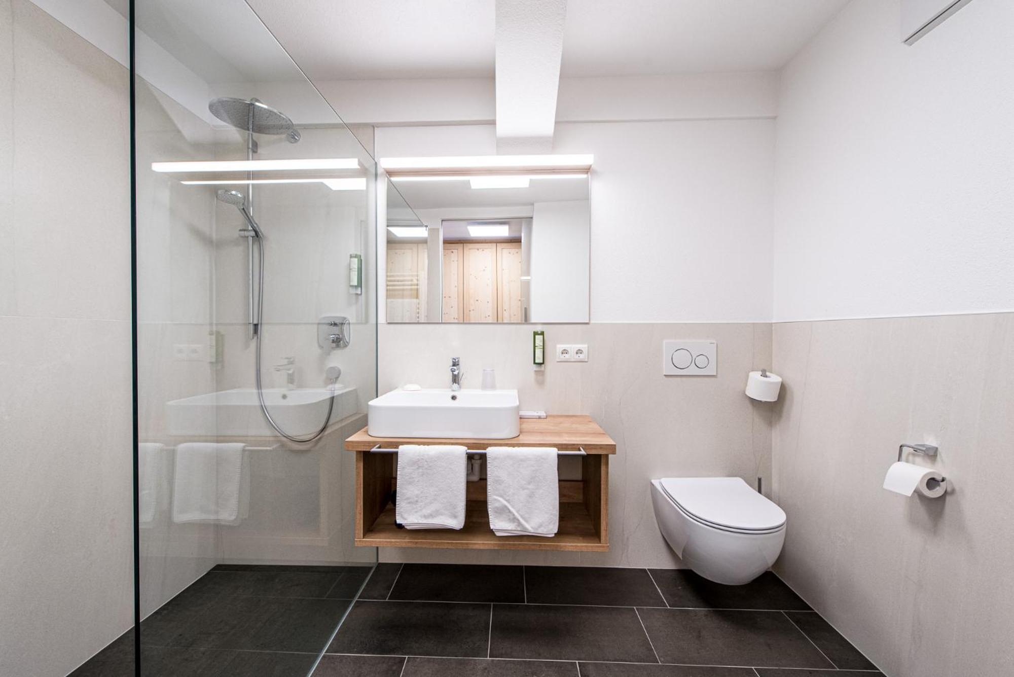 Deluxe Double Room with Balcony - Photo 1