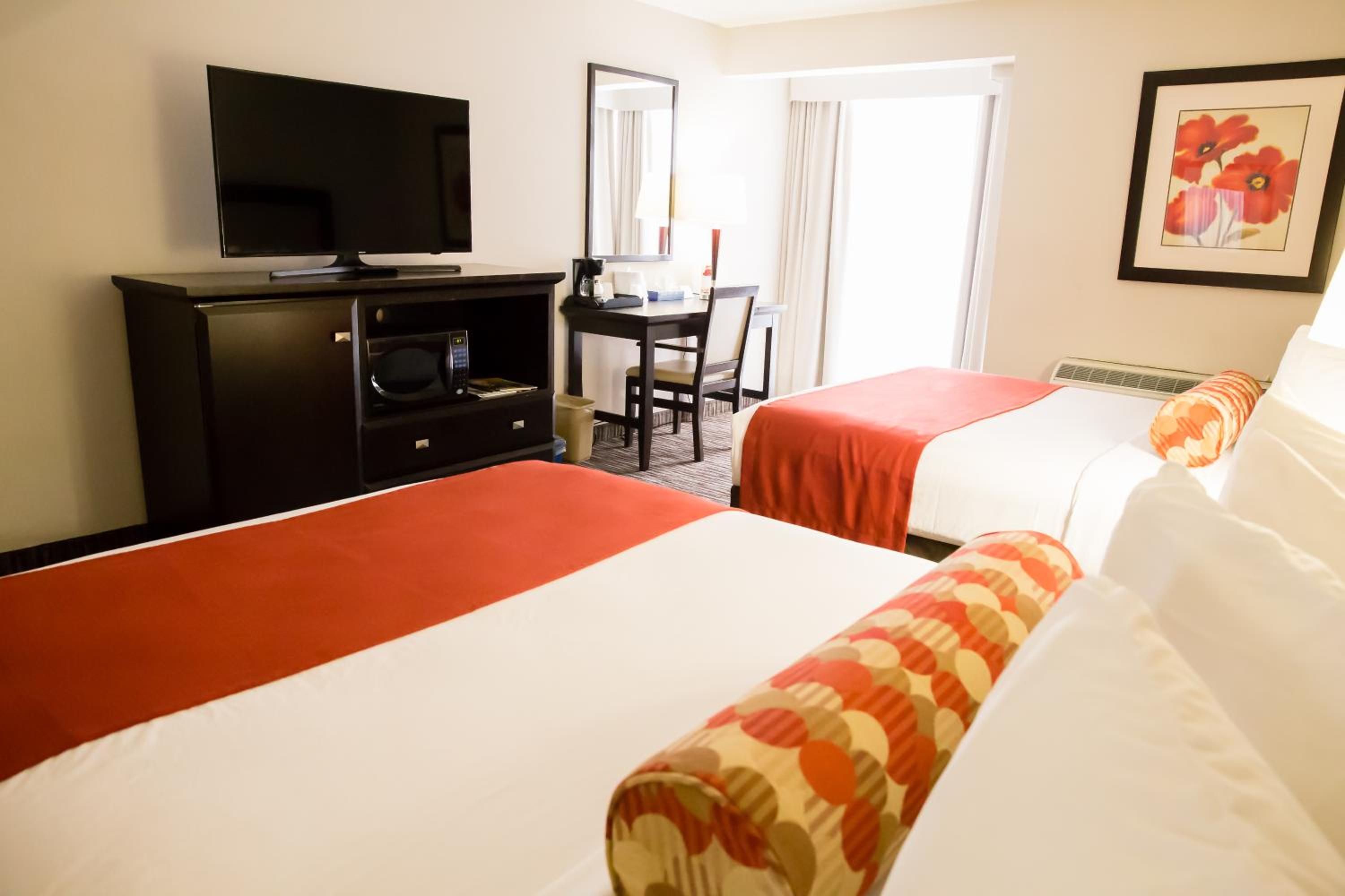 Queen Room with Two Queen Beds - Non-Smoking photo 1
