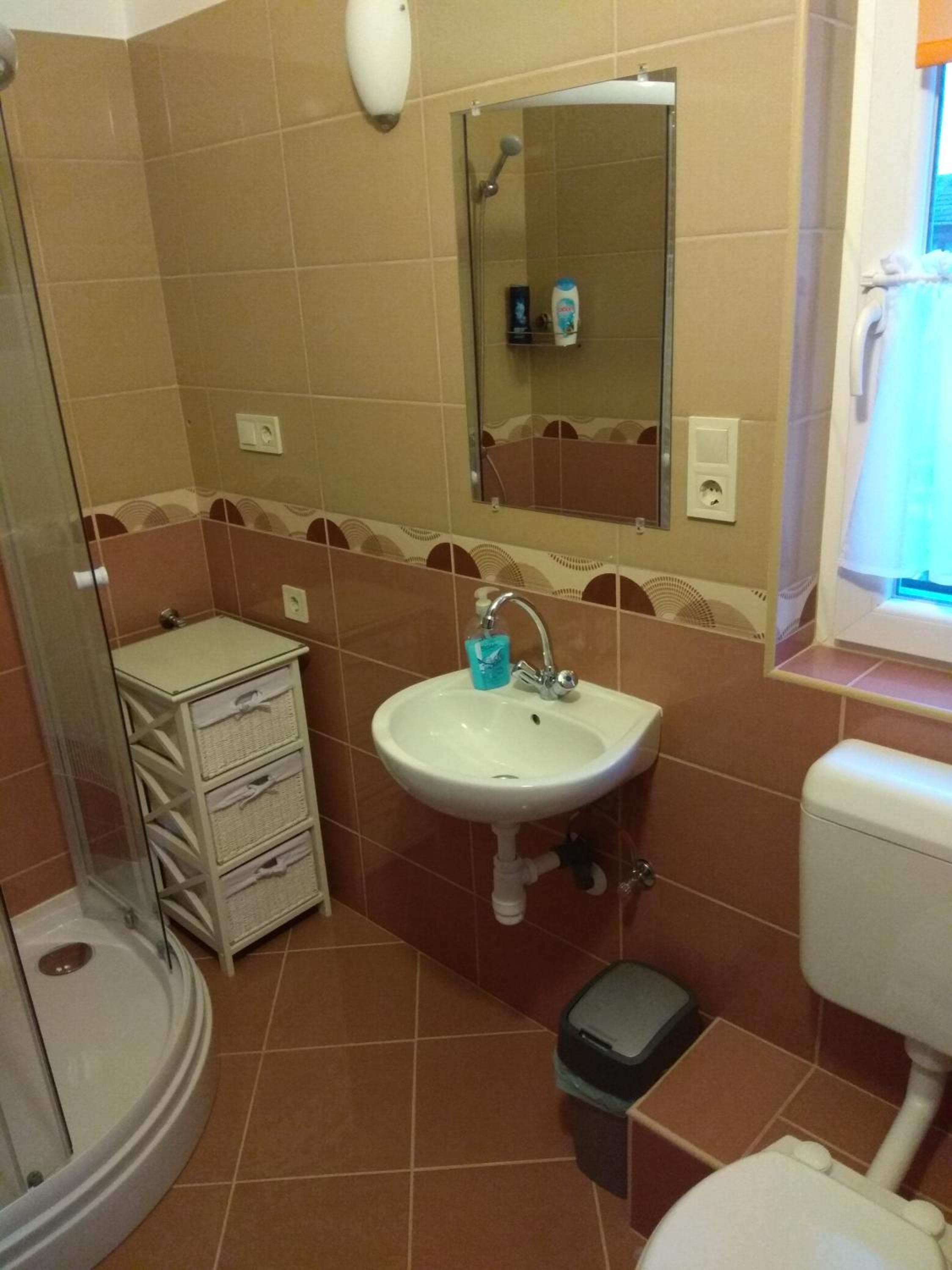 Standard Twin Room - Photo 3