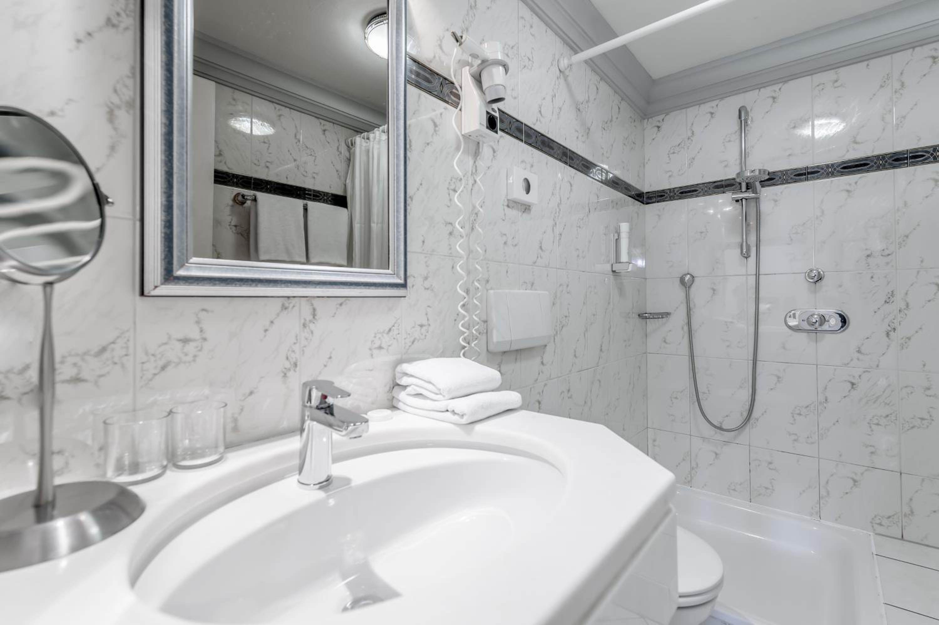 Gallery Suite (Annex) - Photo 3