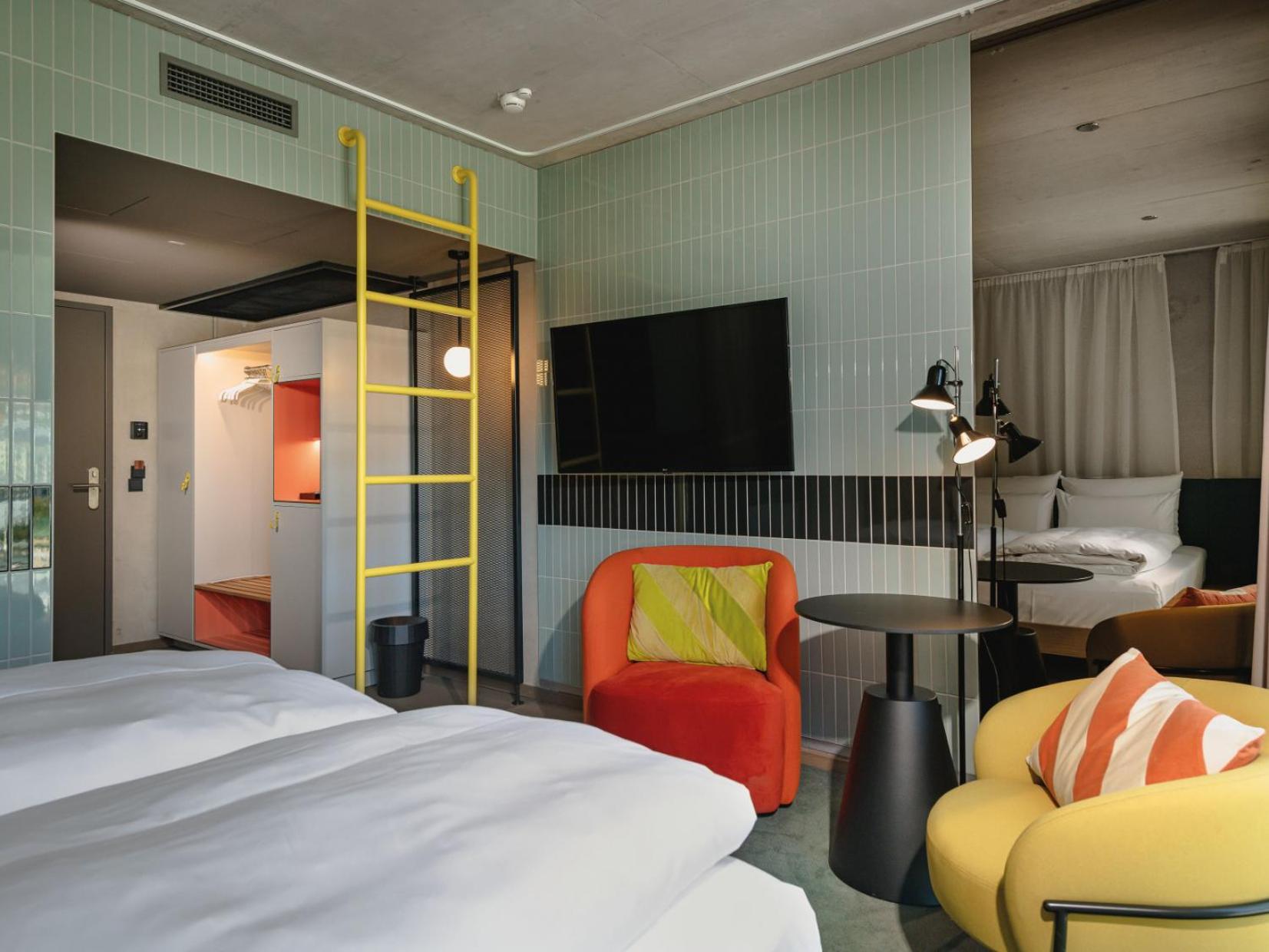Deluxe Double Room (2 Adults + 1 Child)