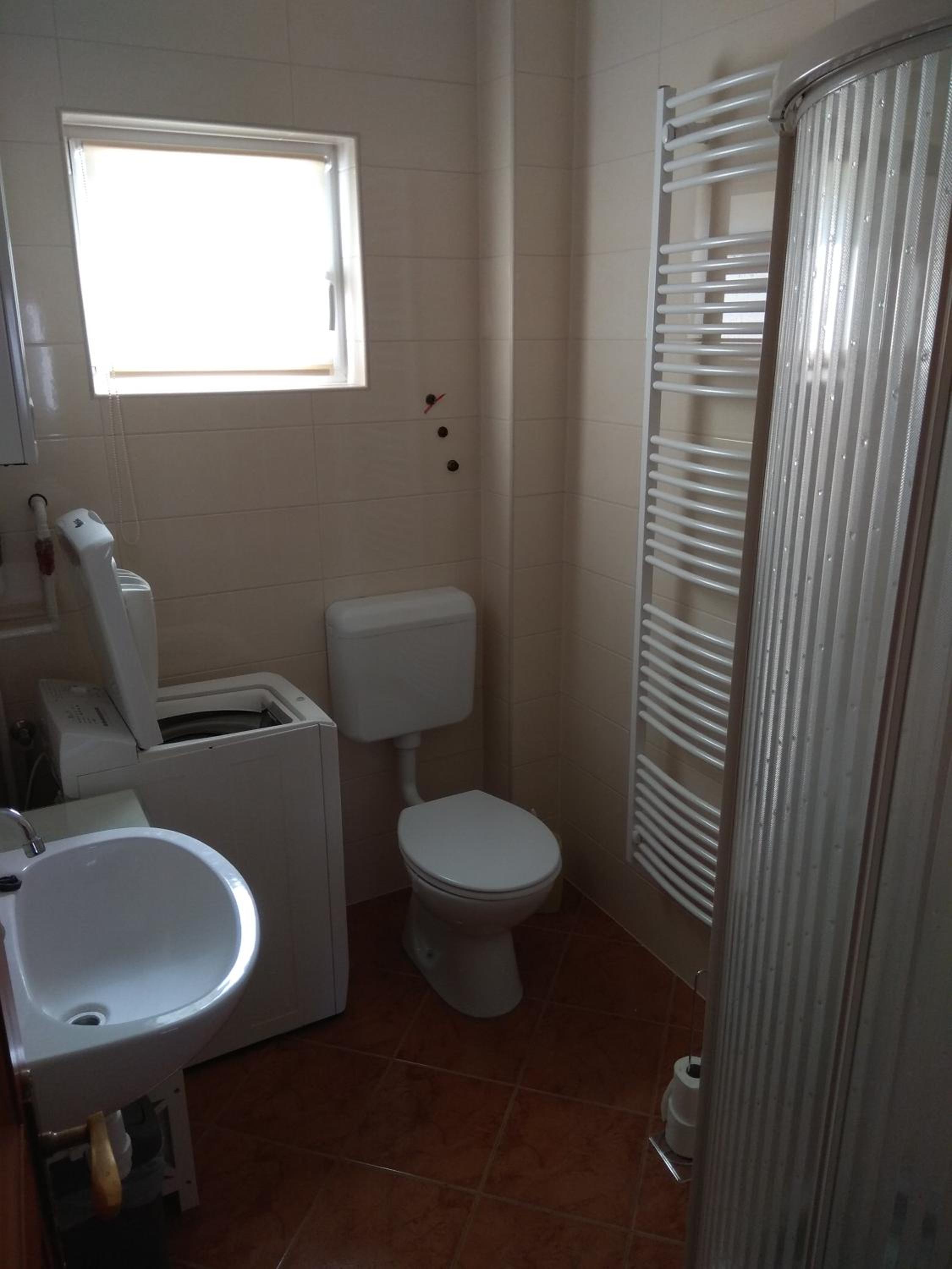 Double Room with Private Bathroom - Photo 3