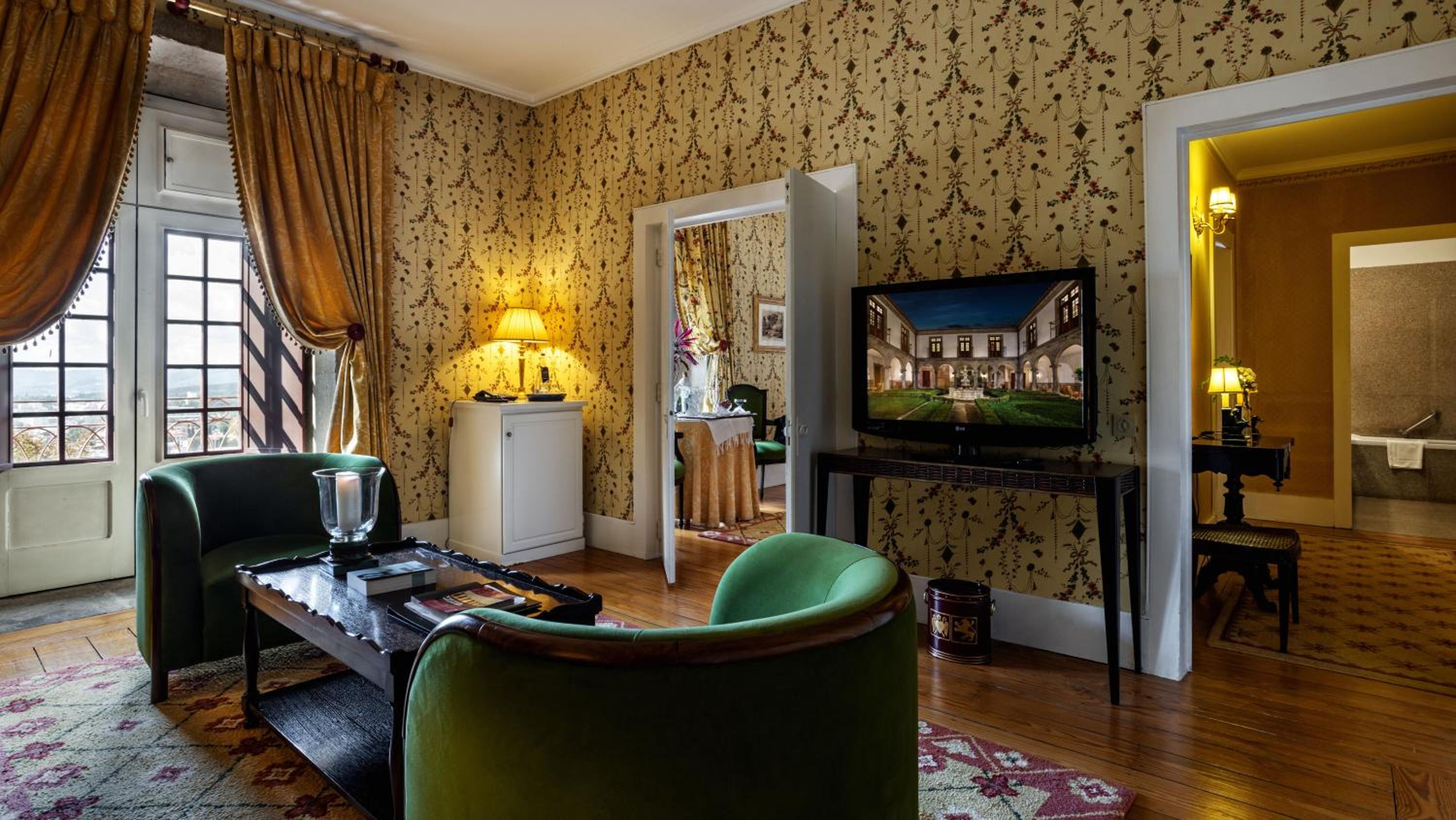 Master Suite thumbnail 5