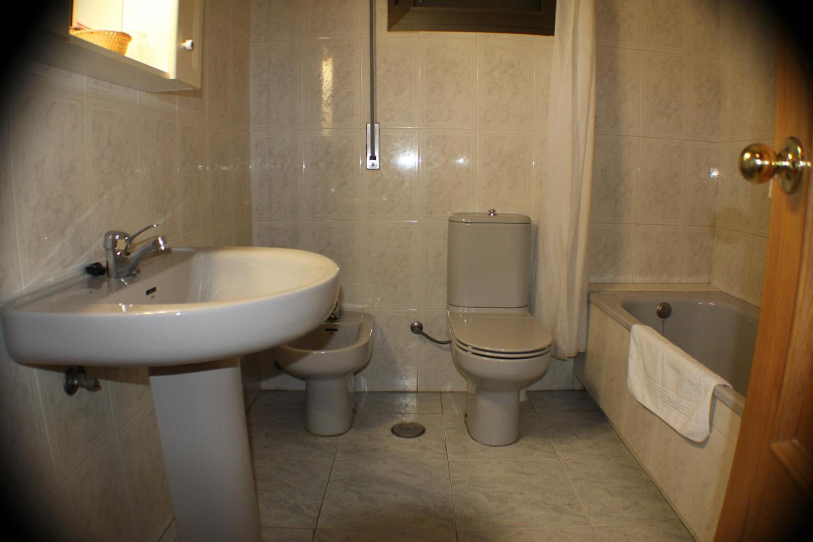 Family Room (4 Adults) - Photo 6