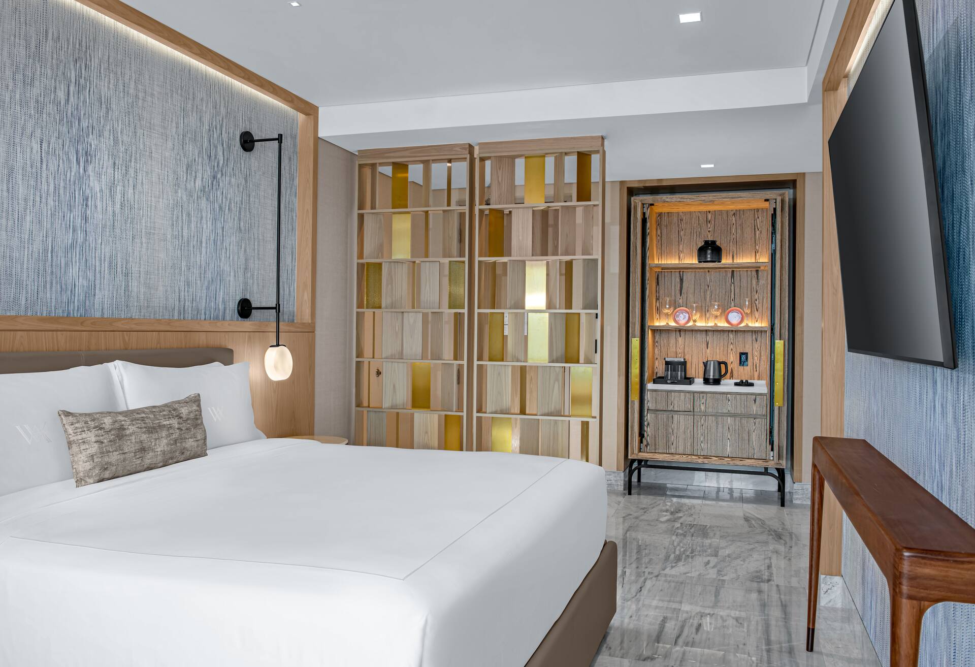 Ocean Front View King Bed Guestroom
