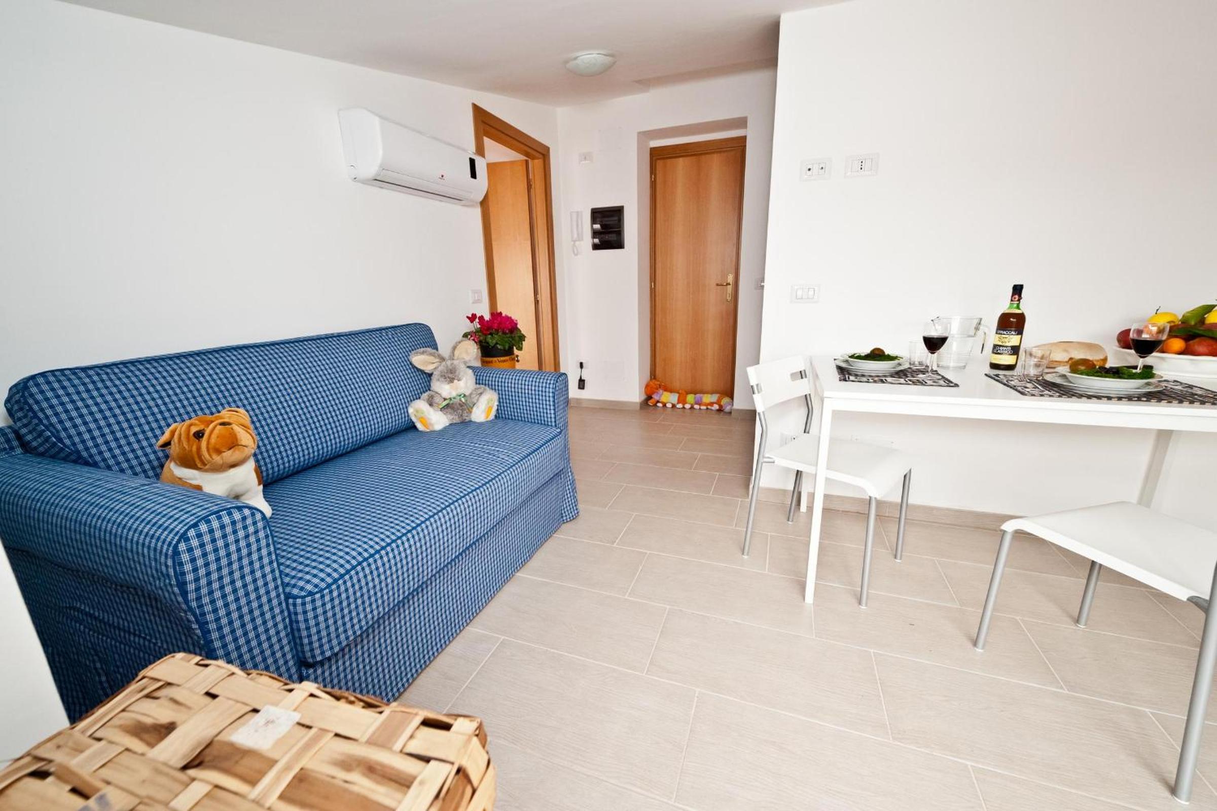 One-Bedroom Apartment with Balcony photo 2
