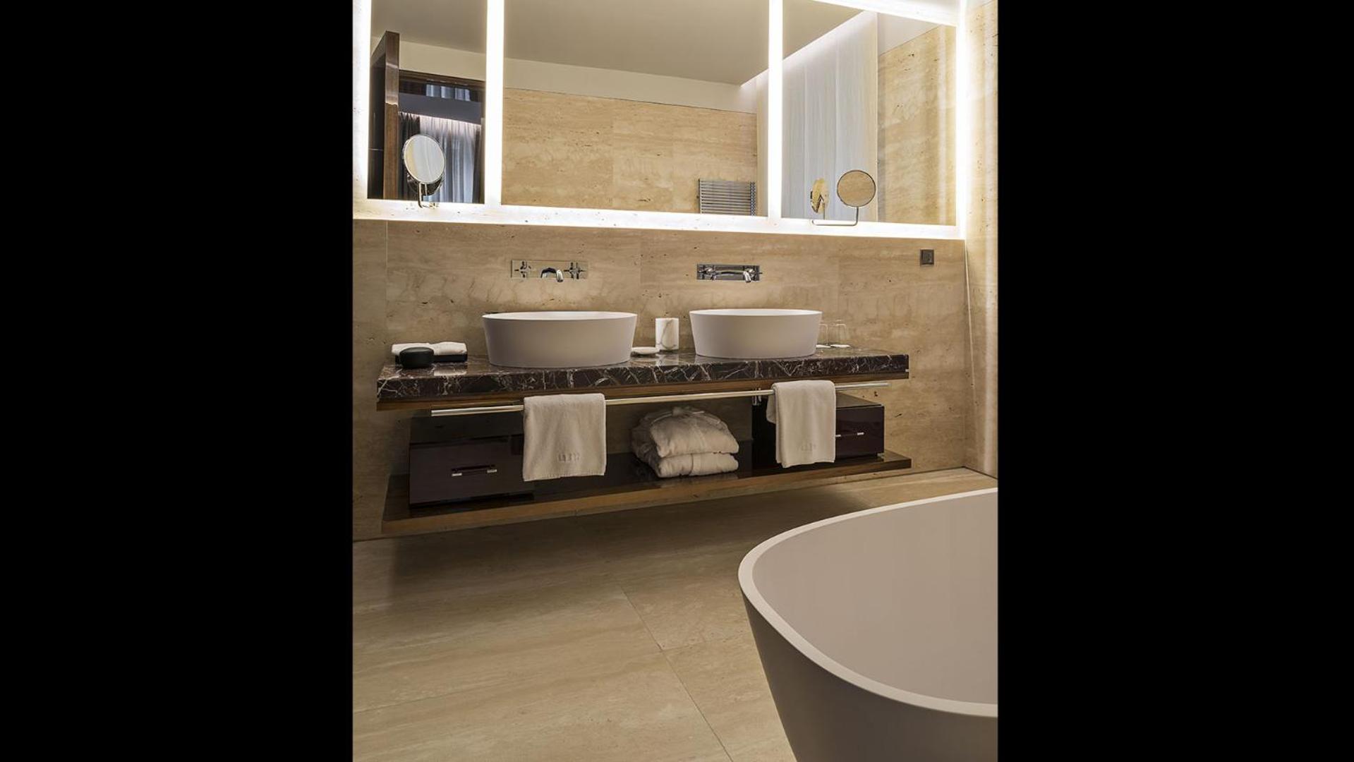 King Suite photo 3