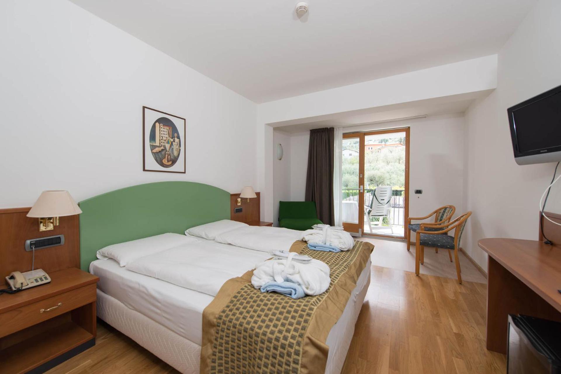 Standard Twin Room with Mountain View - Photo 2