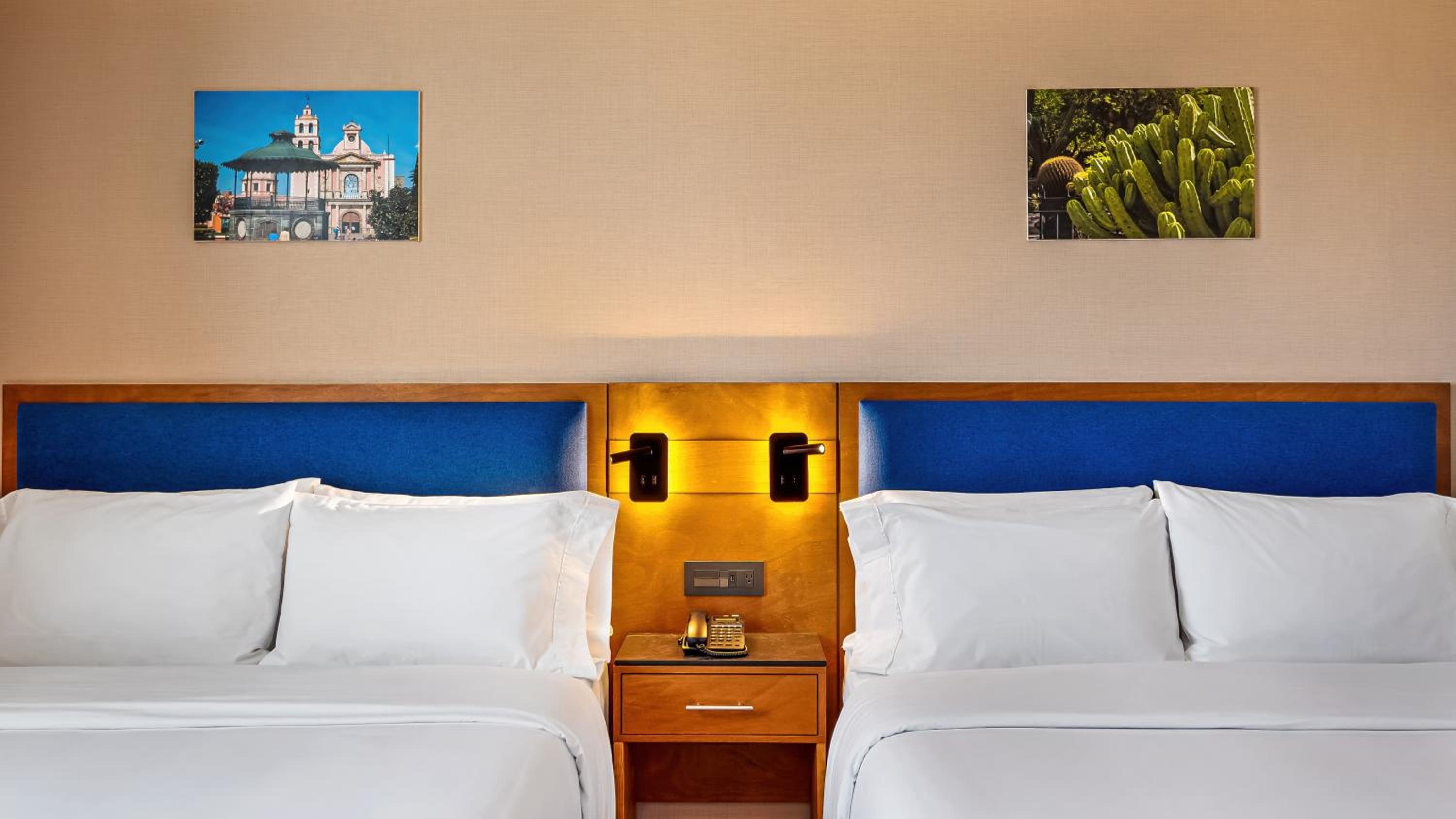 Queen Room with Two Queen Beds - Non-Smoking - Photo 13