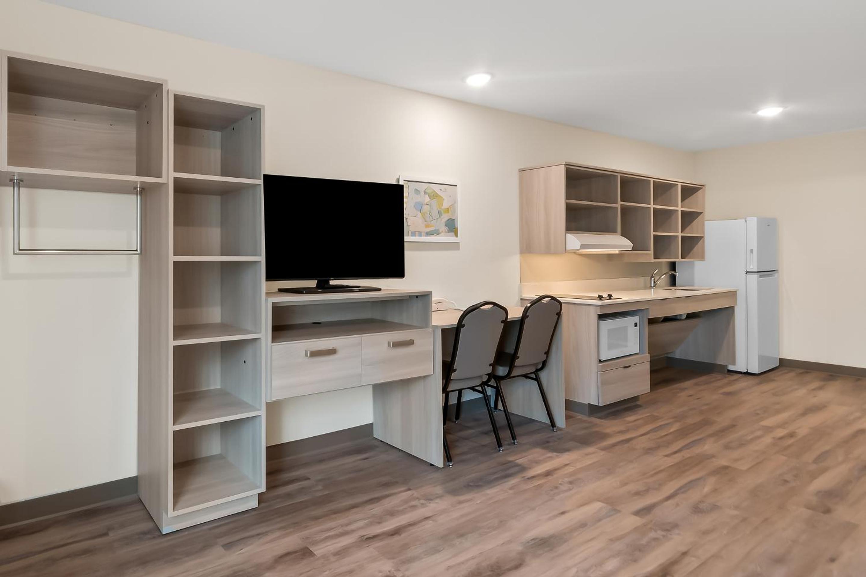 King Suite With Sofa - Disability Access/Non Smoking photo 1
