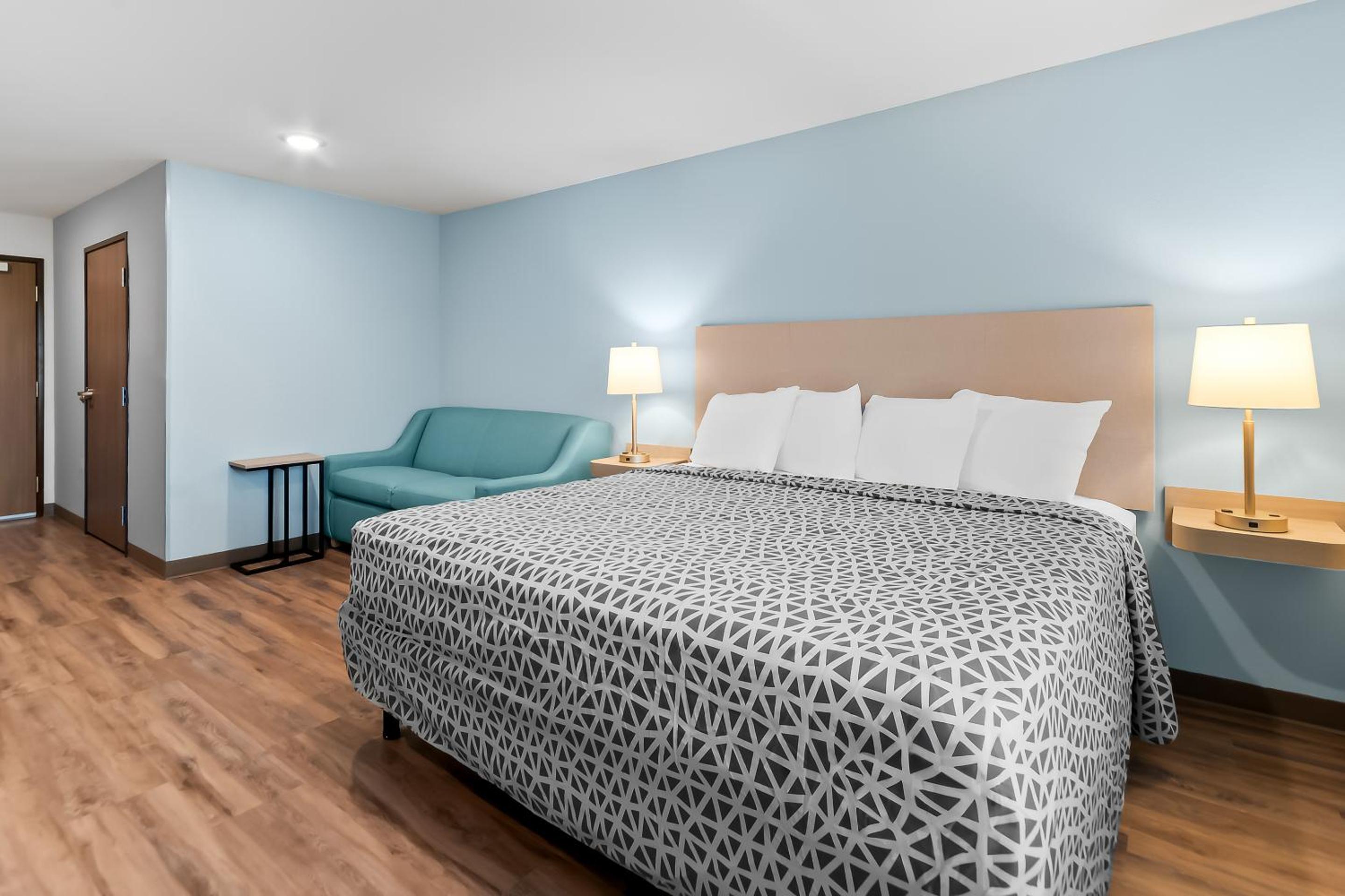 King Suite With Sofa - Disability Access/Non Smoking photo 3