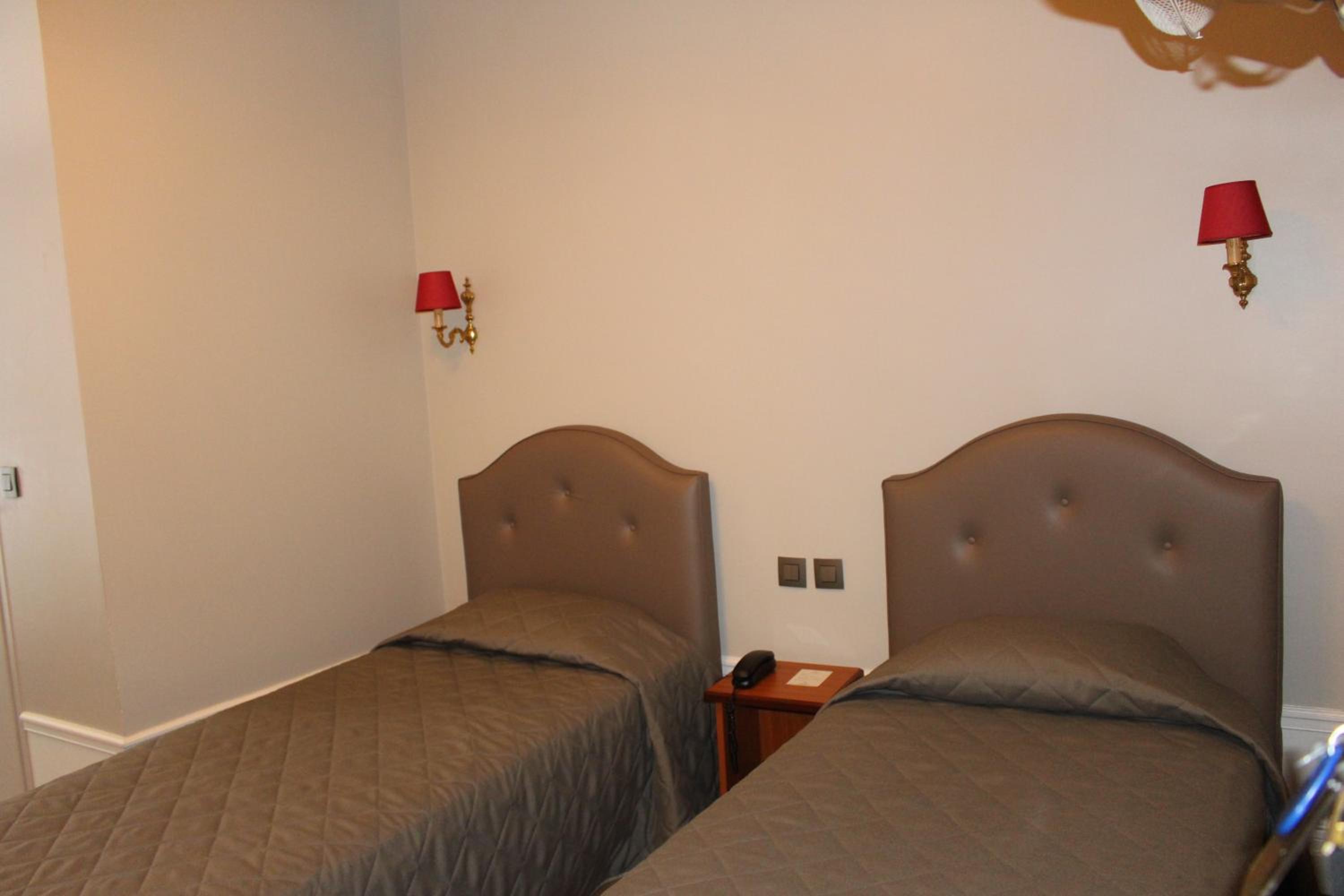 Twin Room with Shower photo 1