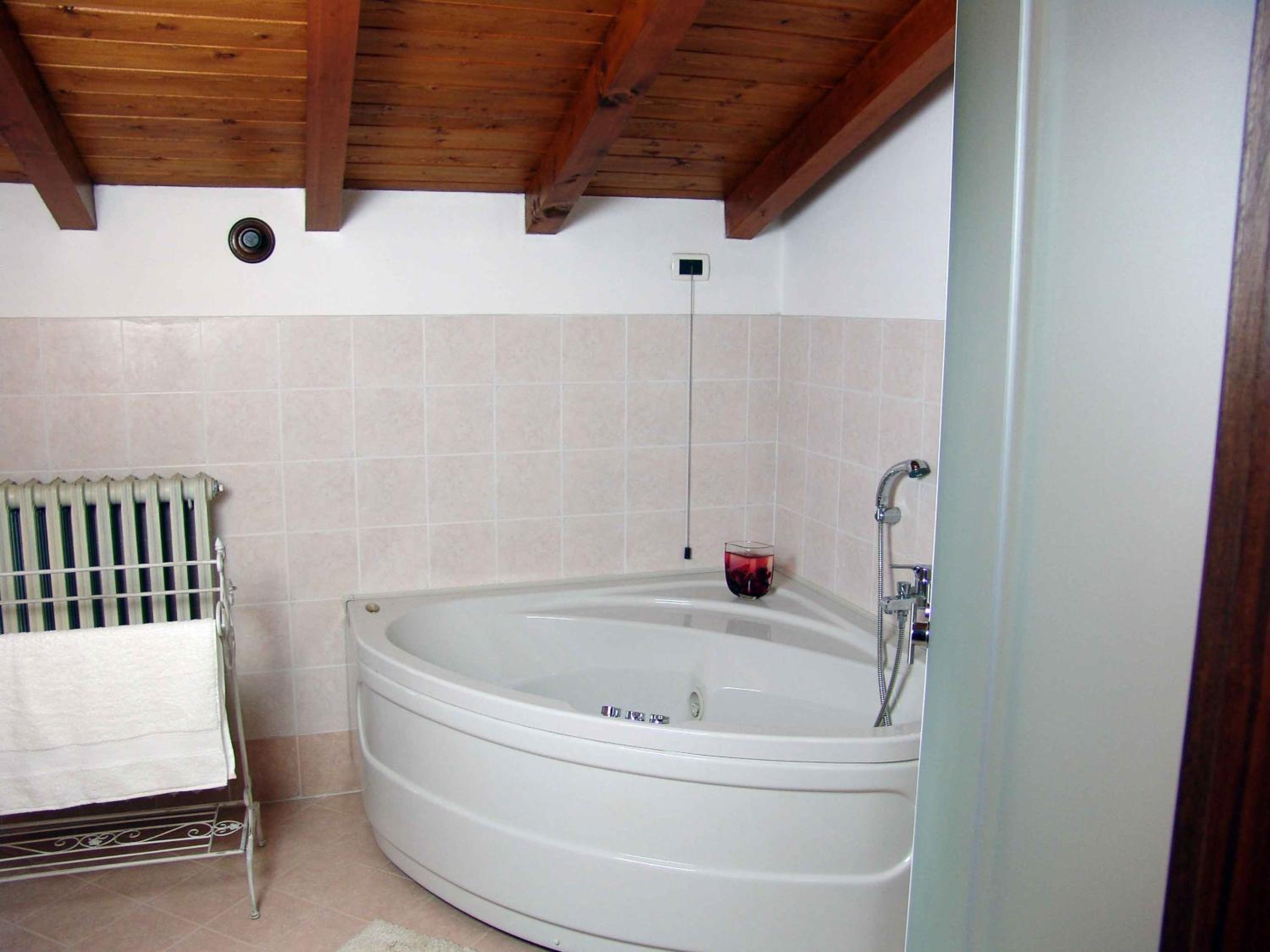 Double Room with Spa Bath photo 3