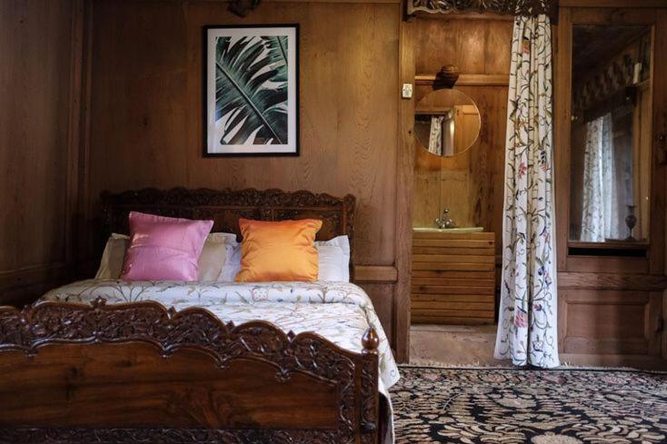 Deluxe Queen Suite photo 3