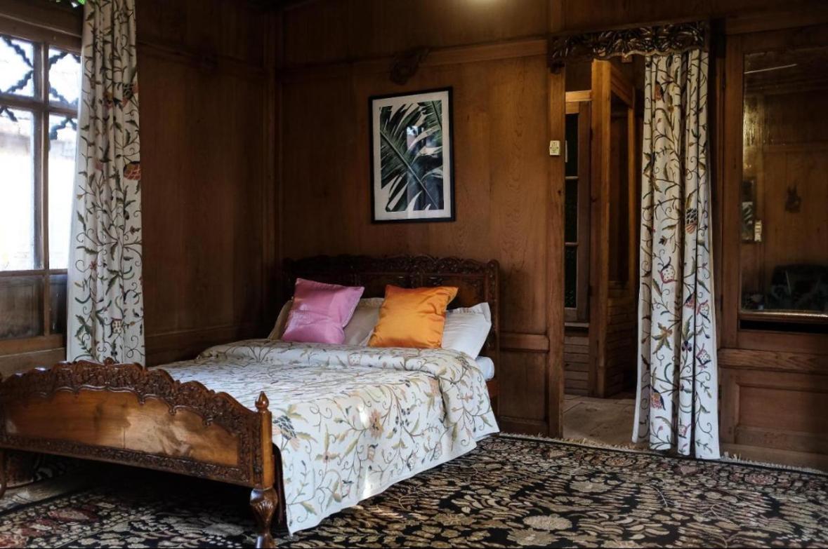 Deluxe Queen Suite photo 2