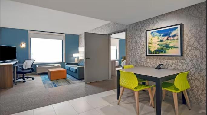 One-Bedroom King Suite - Non-Smoking - Photo 5
