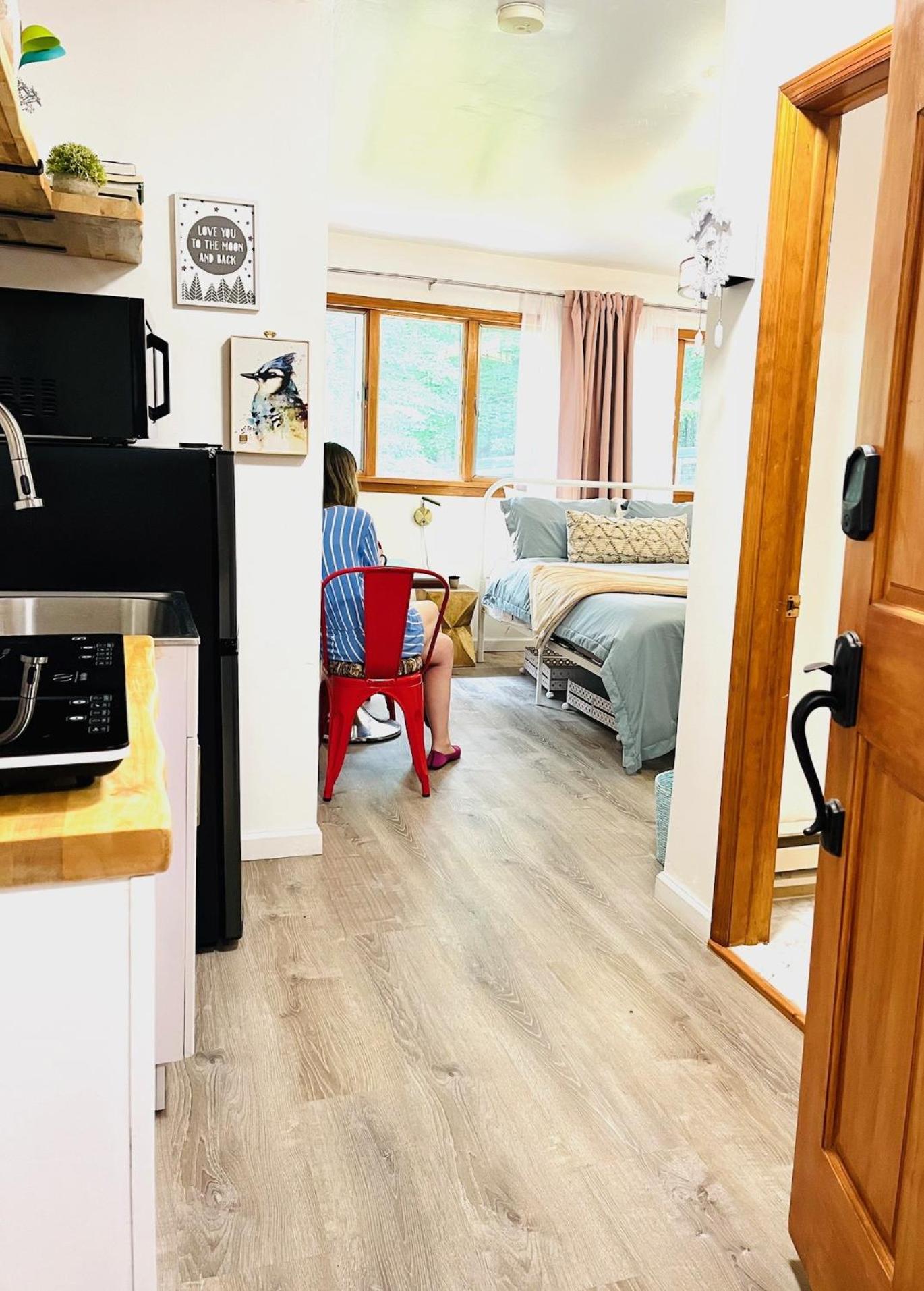 Deluxe One-Bedroom Apartment with Garden View photo 3