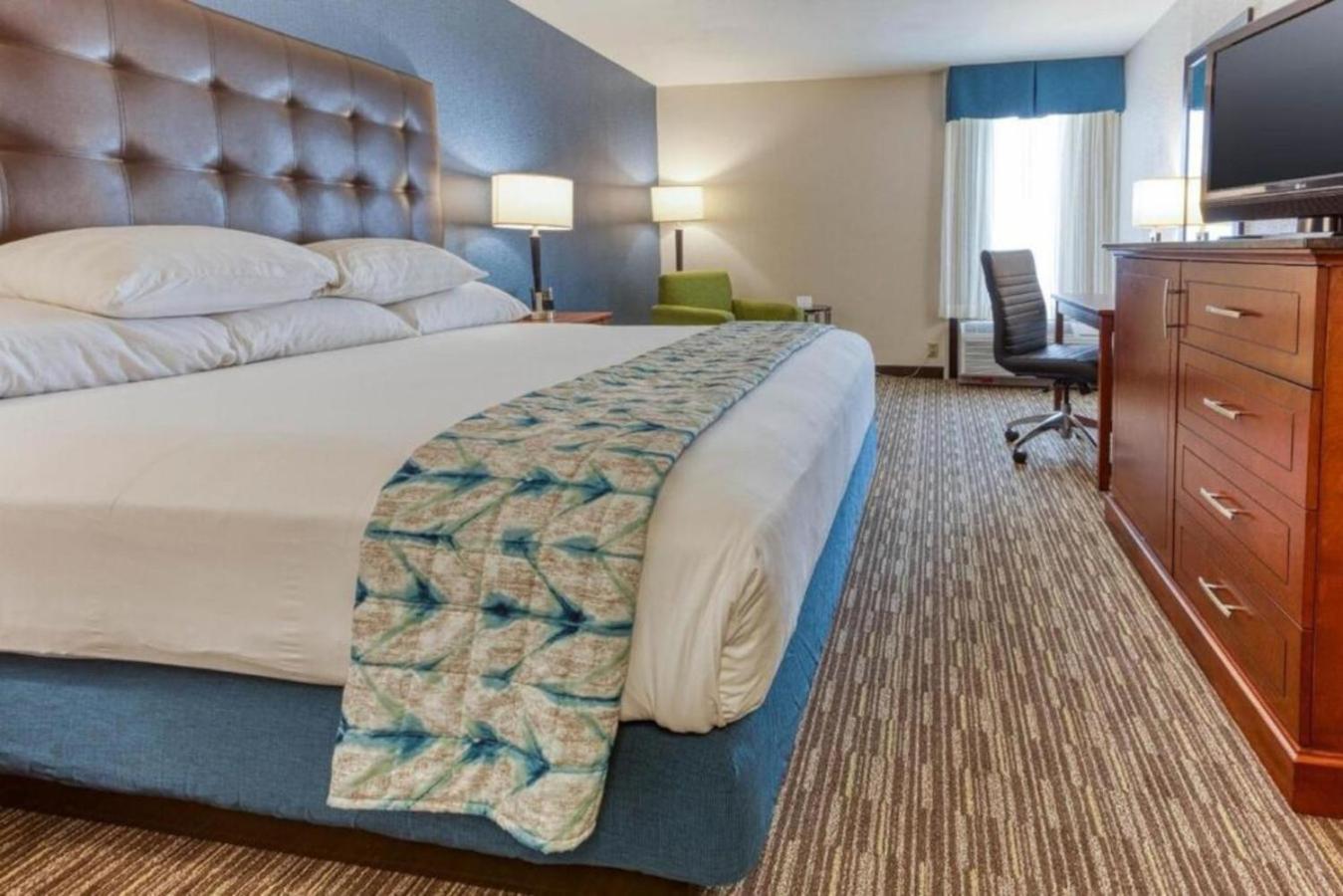 One-Bedroom King Suite - Non-Smoking - Photo 2