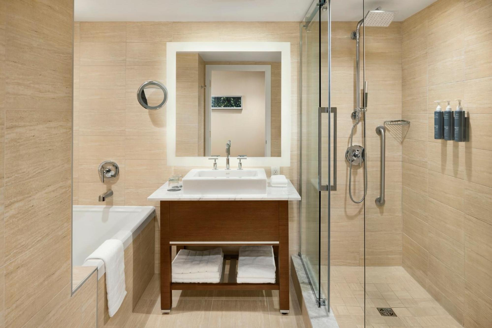 Traditional King Room - Photo 4