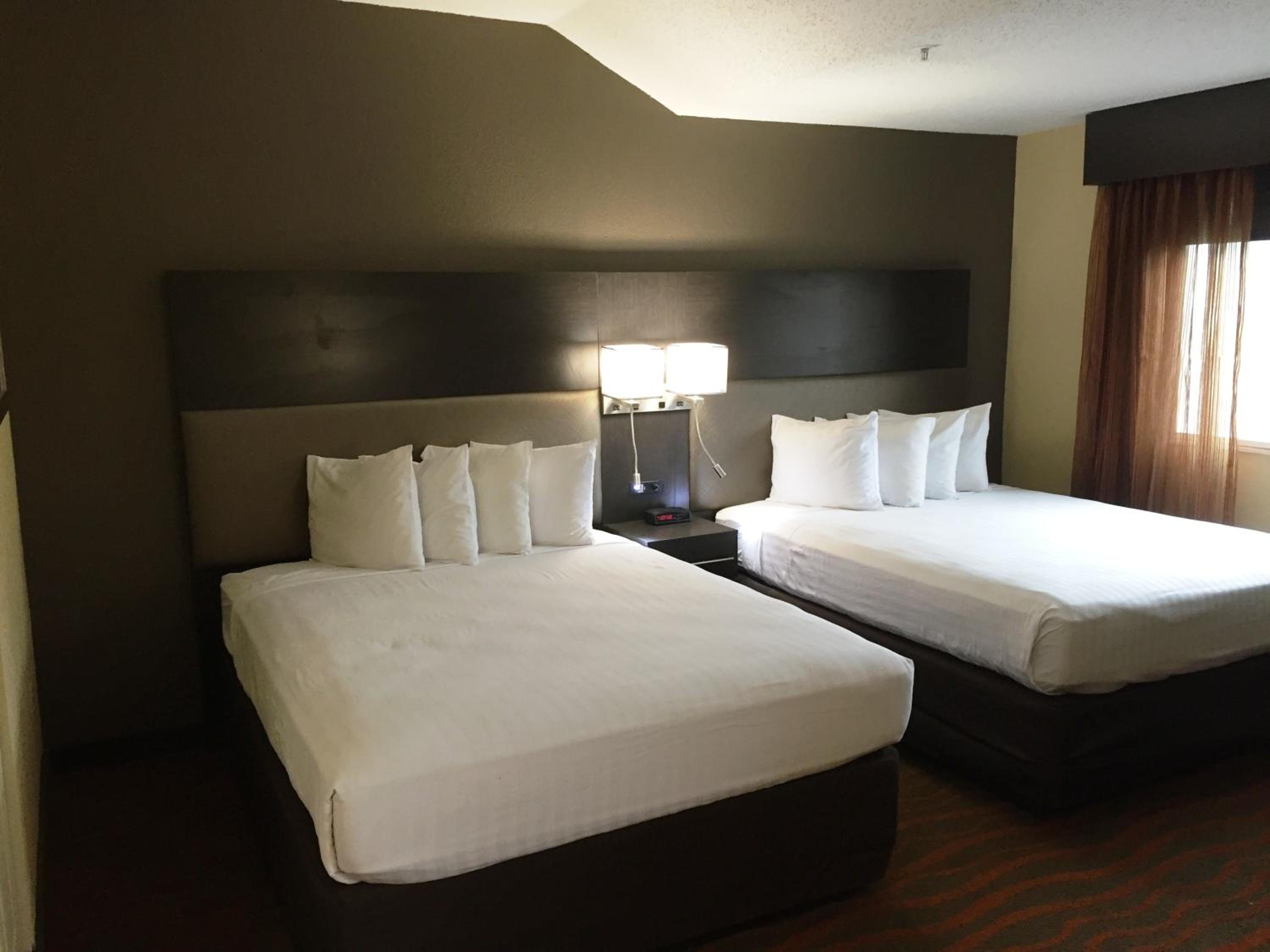Double Suite with Two Double Beds - Non-Smoking